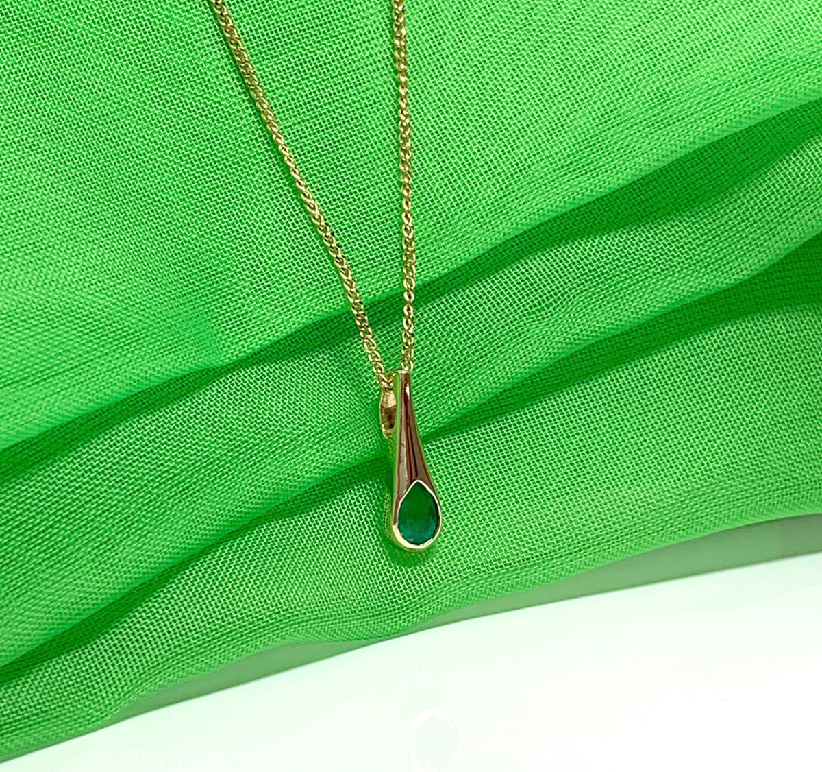 Yellow gold fancy real green emerald necklace pendant including chain