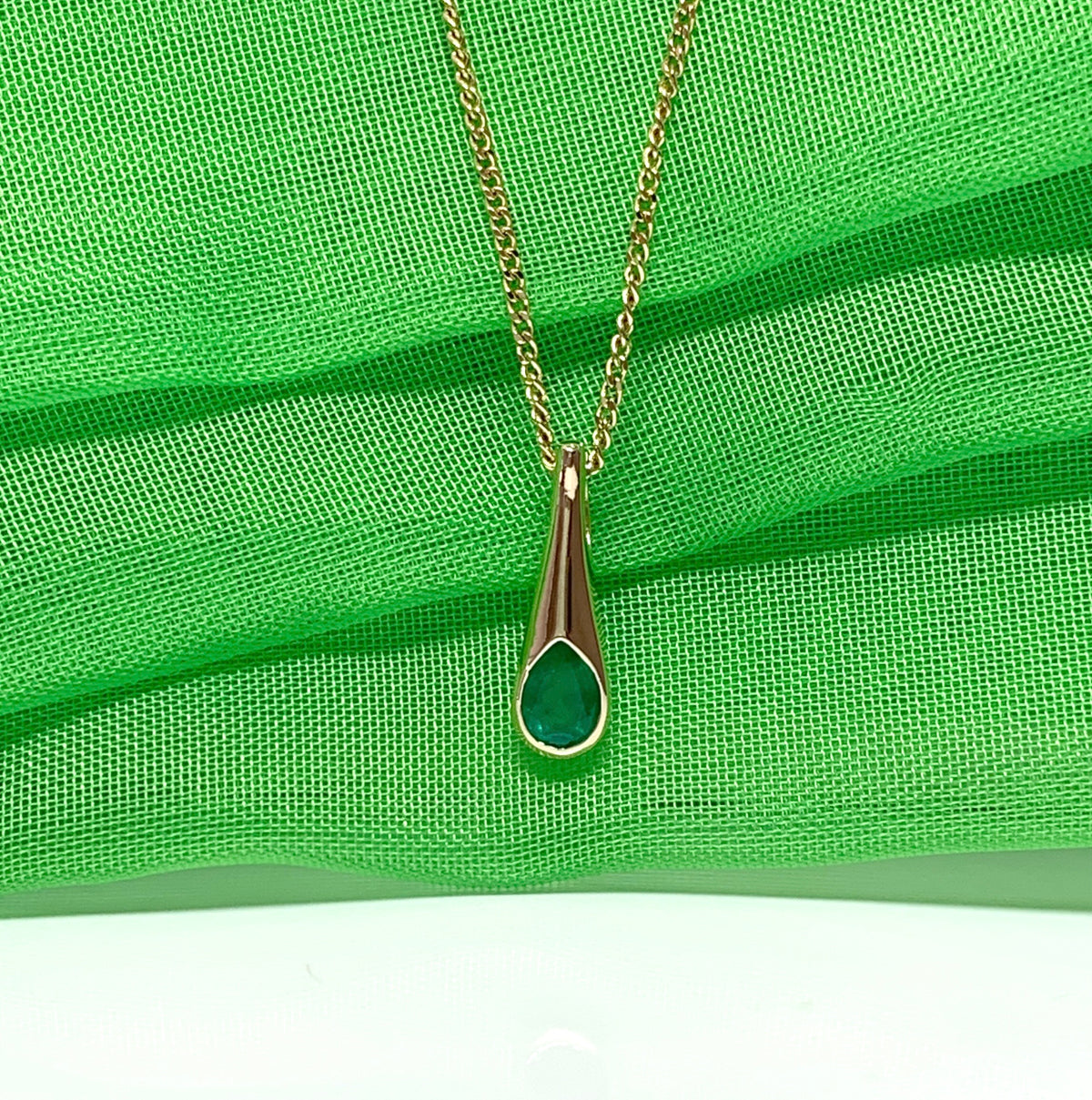 Yellow gold fancy real green emerald necklace pendant including chain