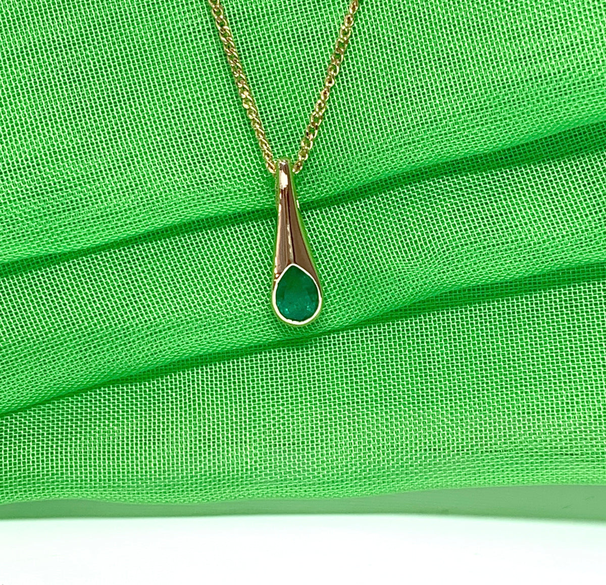 Yellow gold fancy real green emerald necklace pendant including chain
