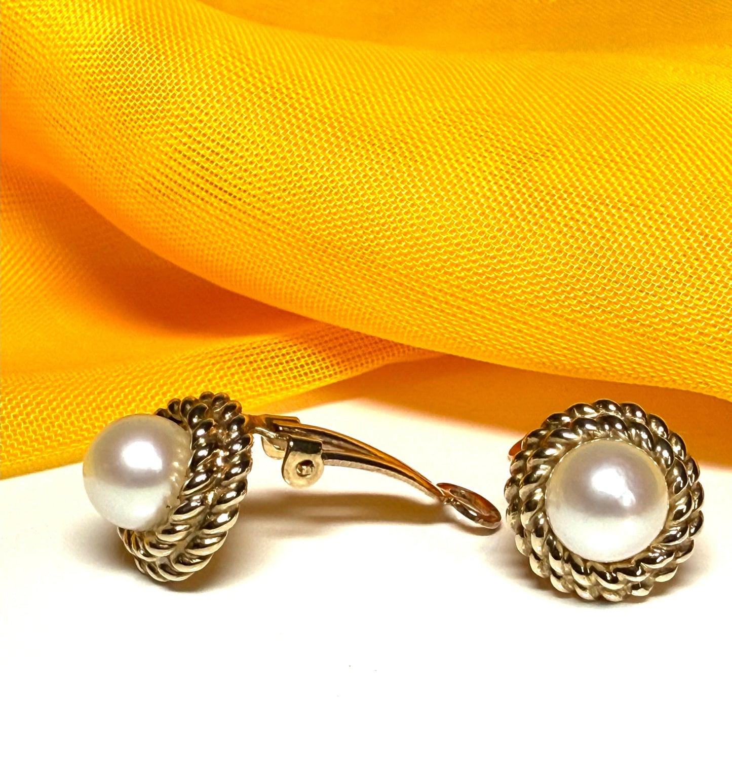 Yellow gold pearl round clip on stud earrings