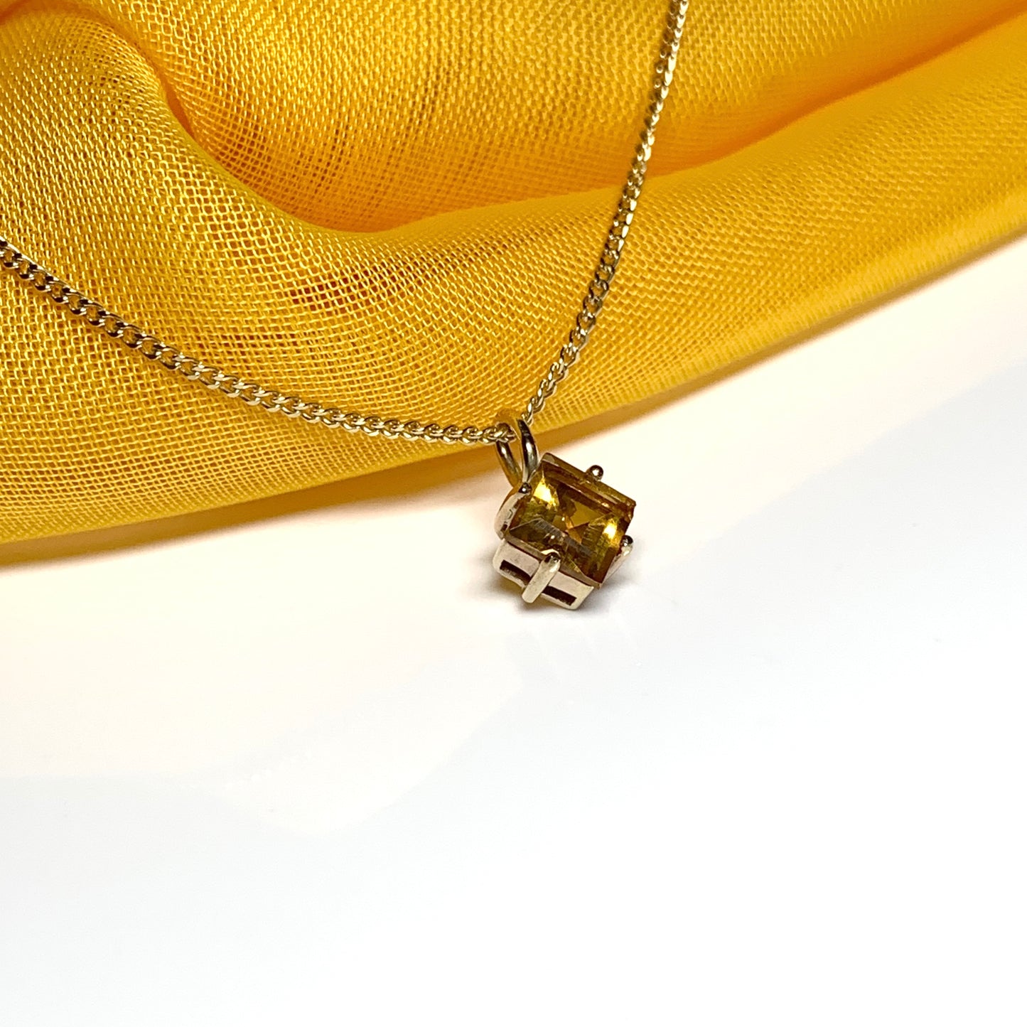 Yellow citrine yellow gold necklace square