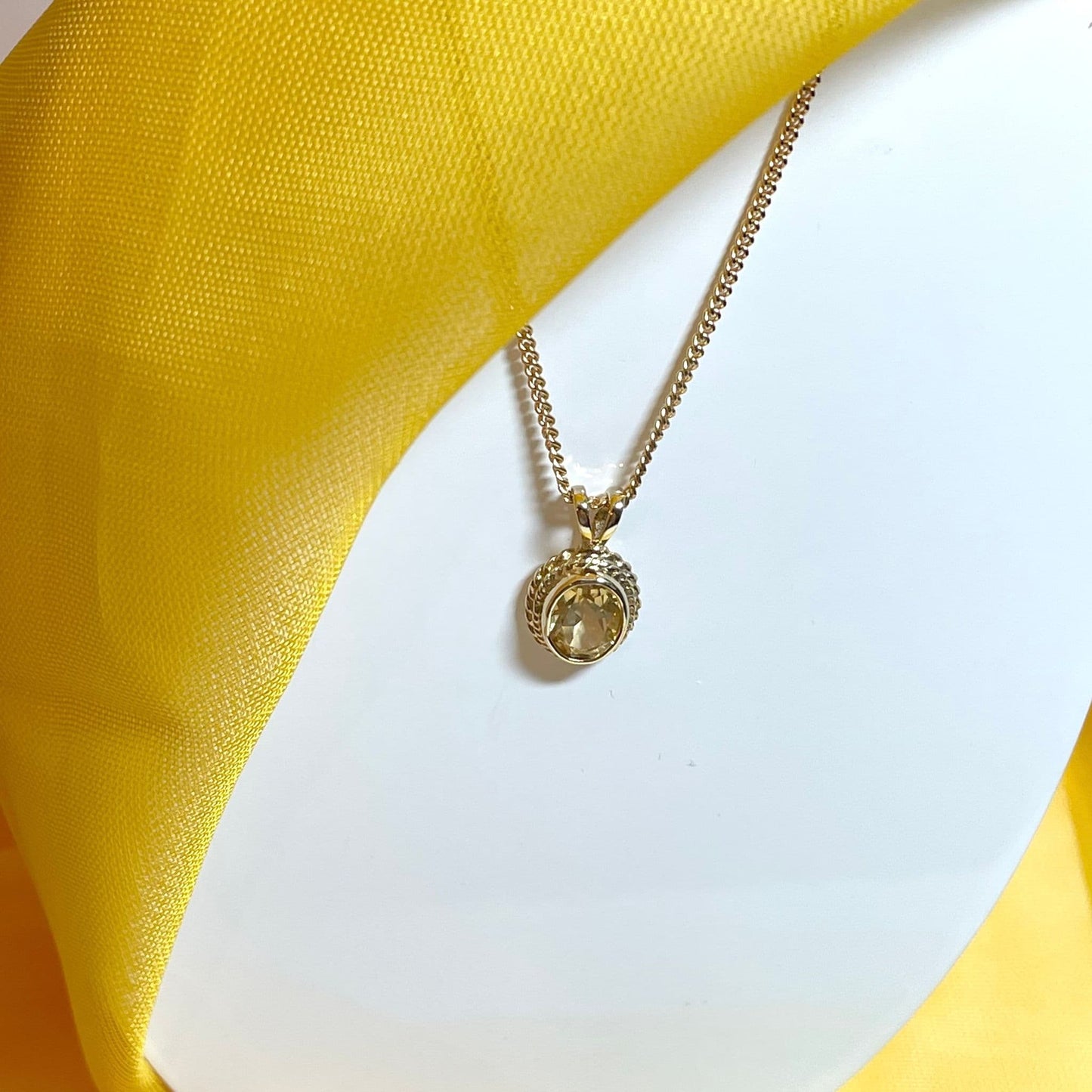 An oval yellow gold citrine necklace