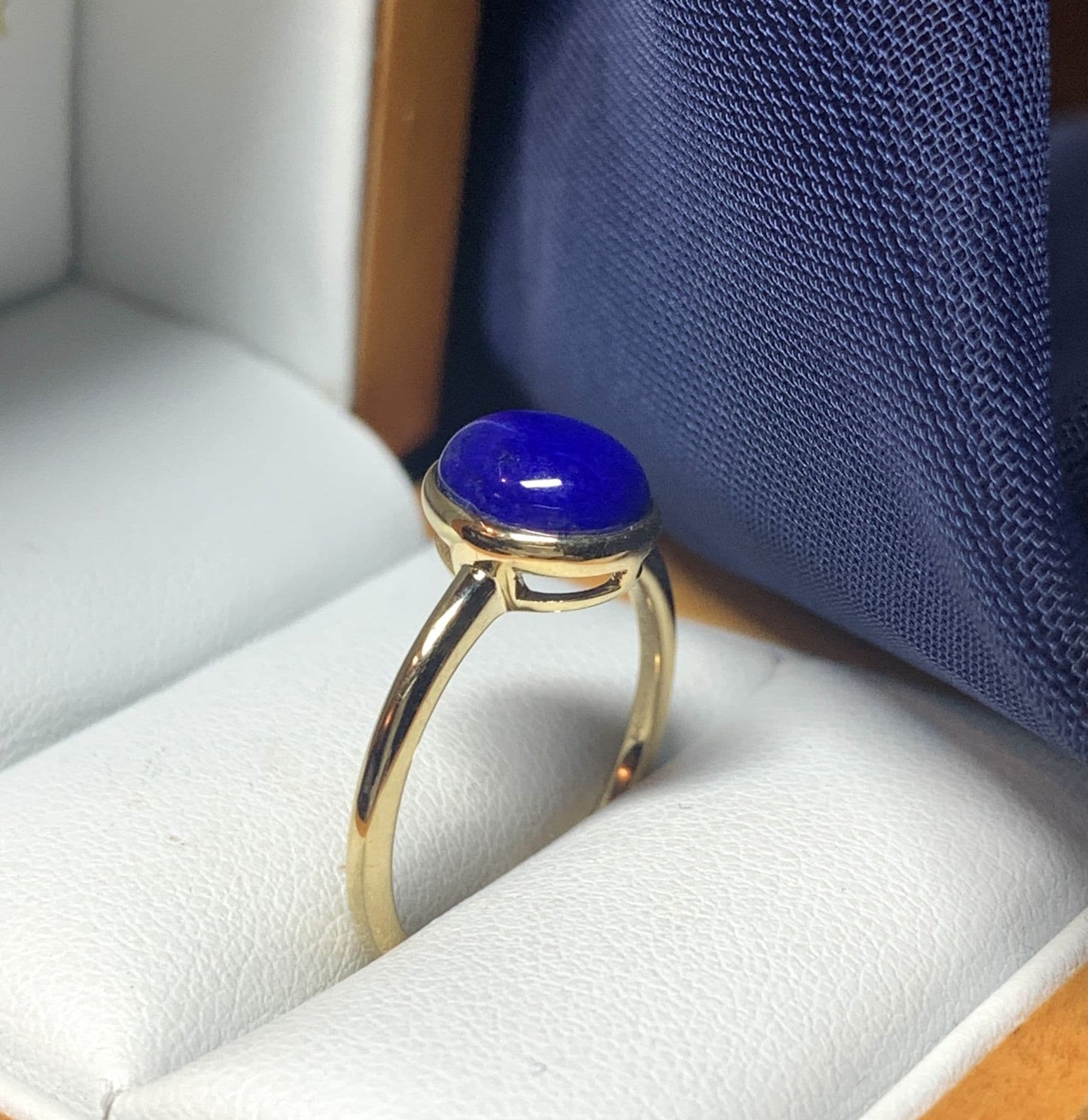 Blue lapis lazuli oval yellow gold ladies ring