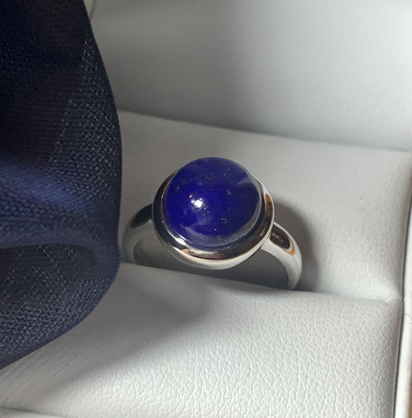 Blue lapis lazuli round white gold ladies ring