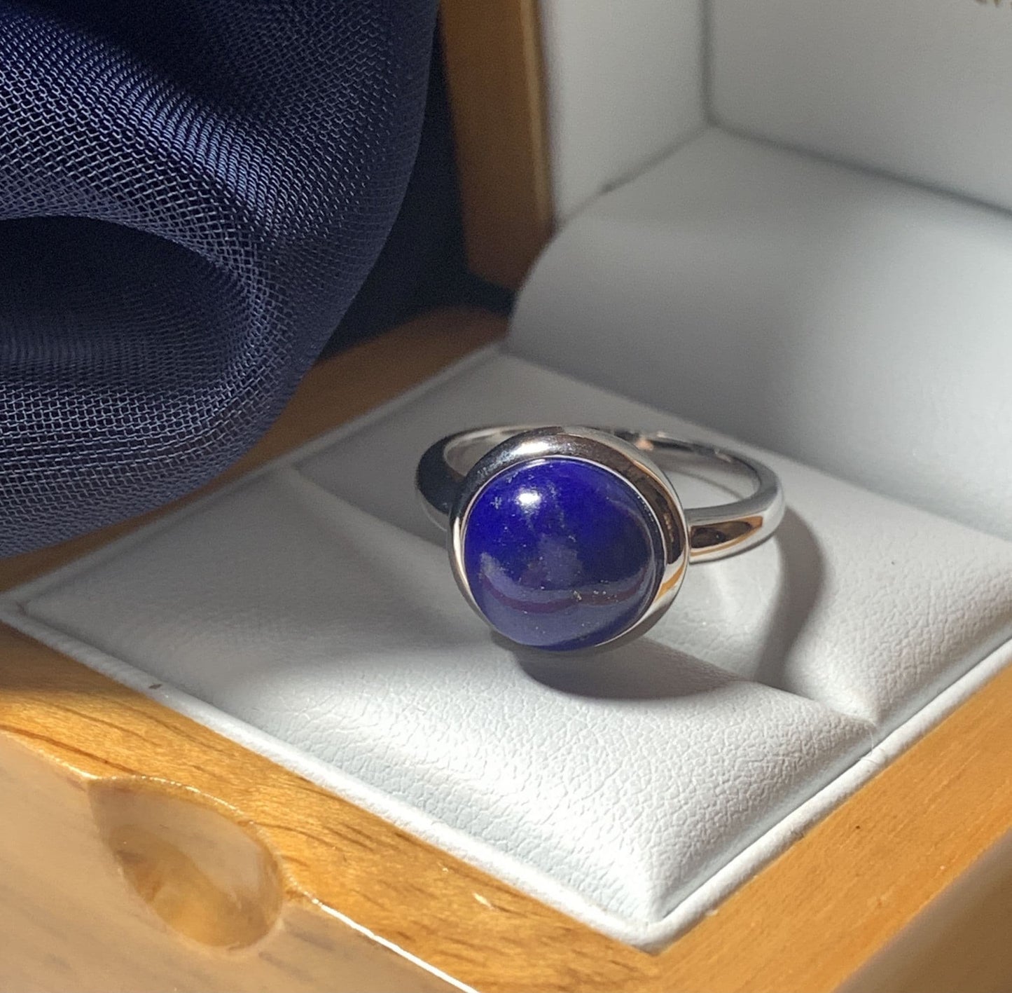 Blue lapis lazuli round white gold ladies ring