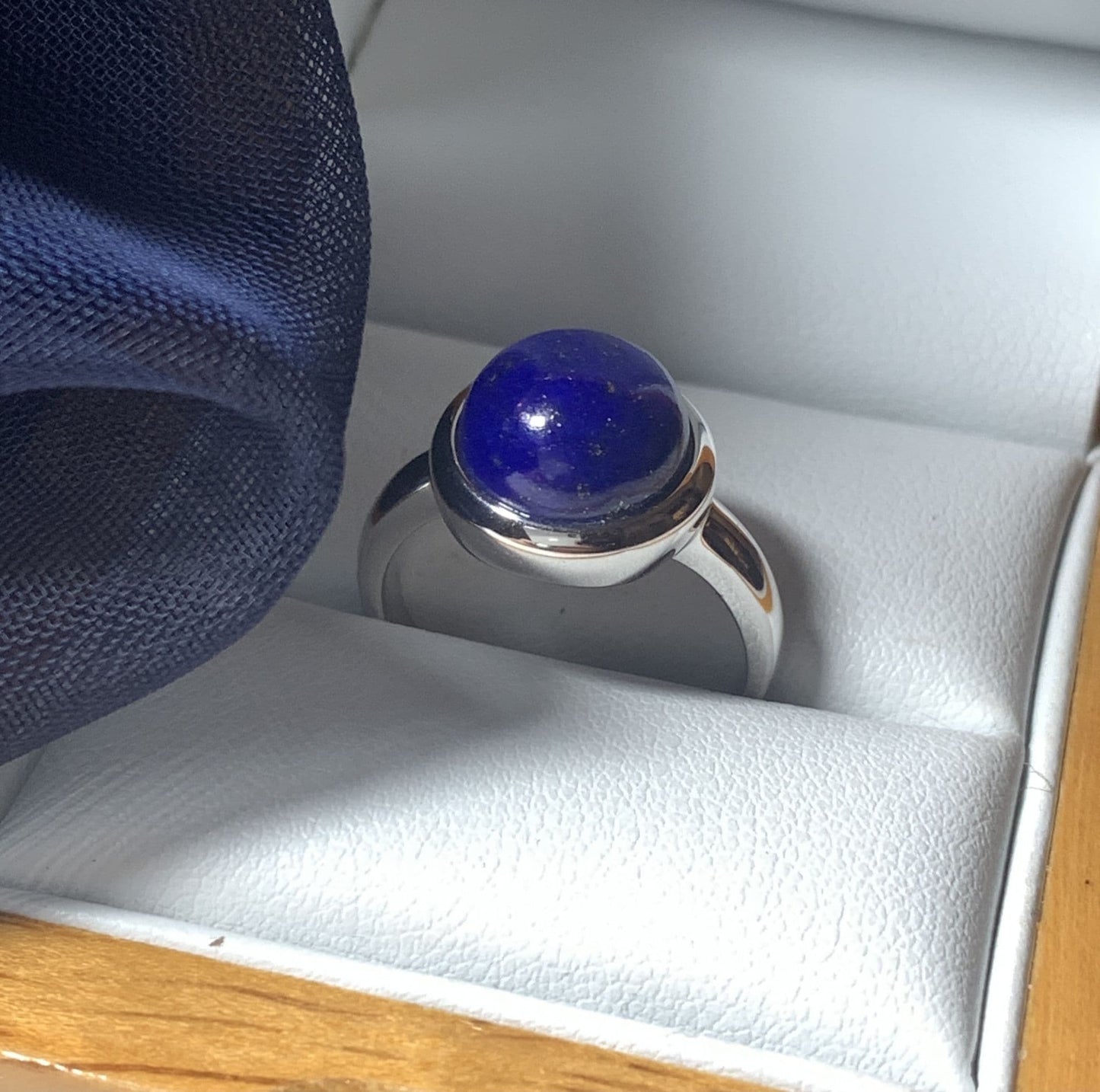 Blue lapis lazuli round white gold ladies ring