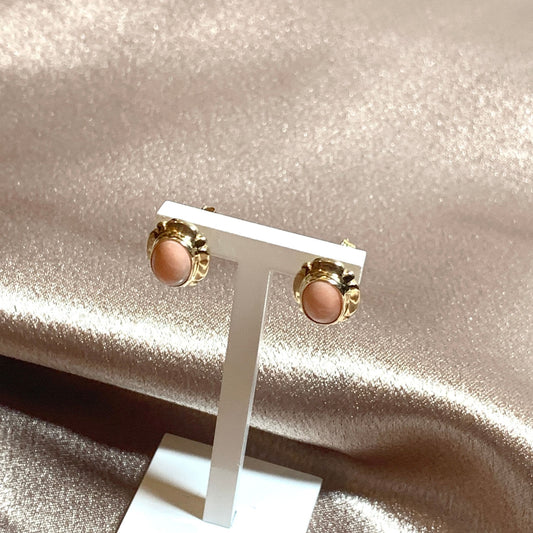 Coral oval yellow gold stud earrings
