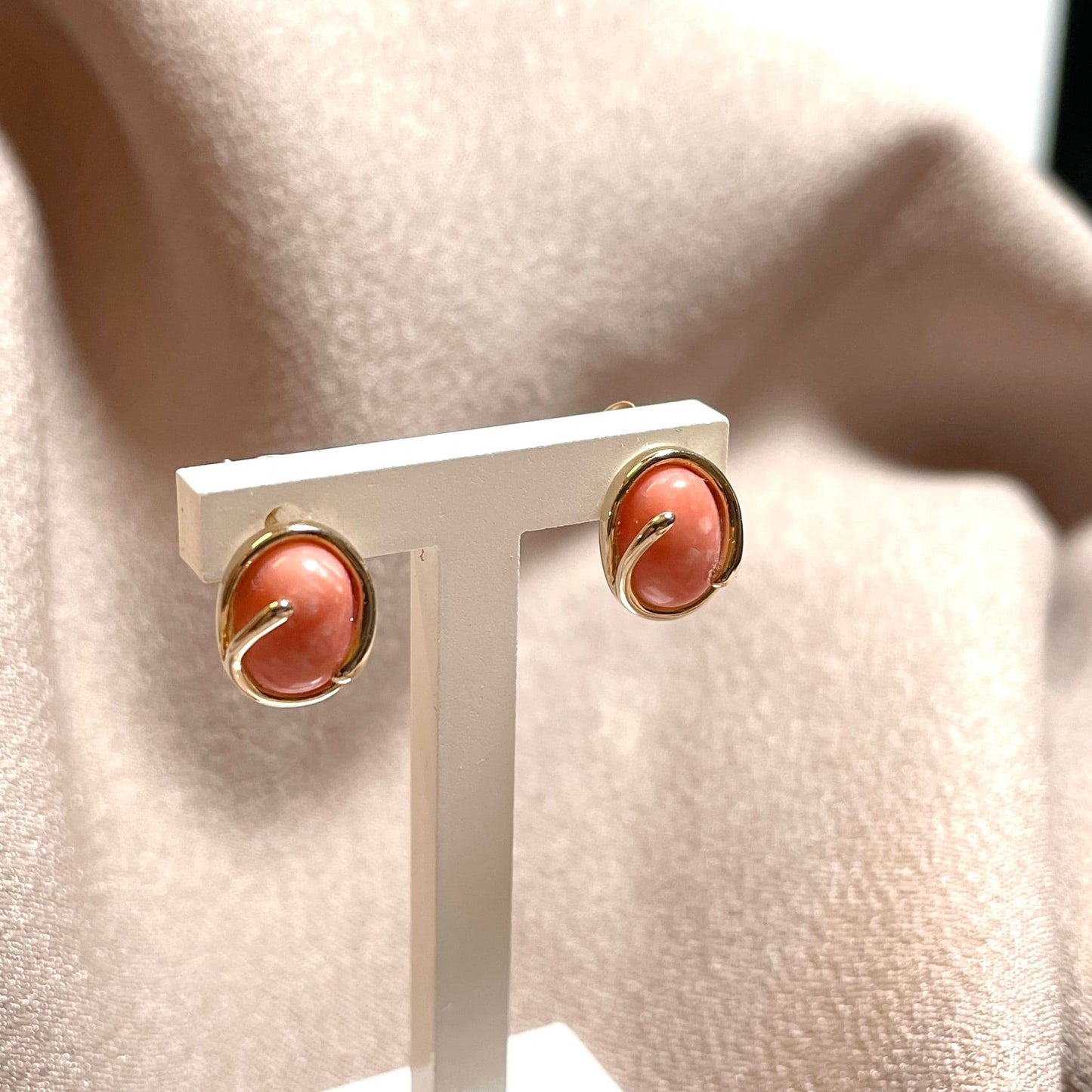 Coral yellow gold oval stud earrings