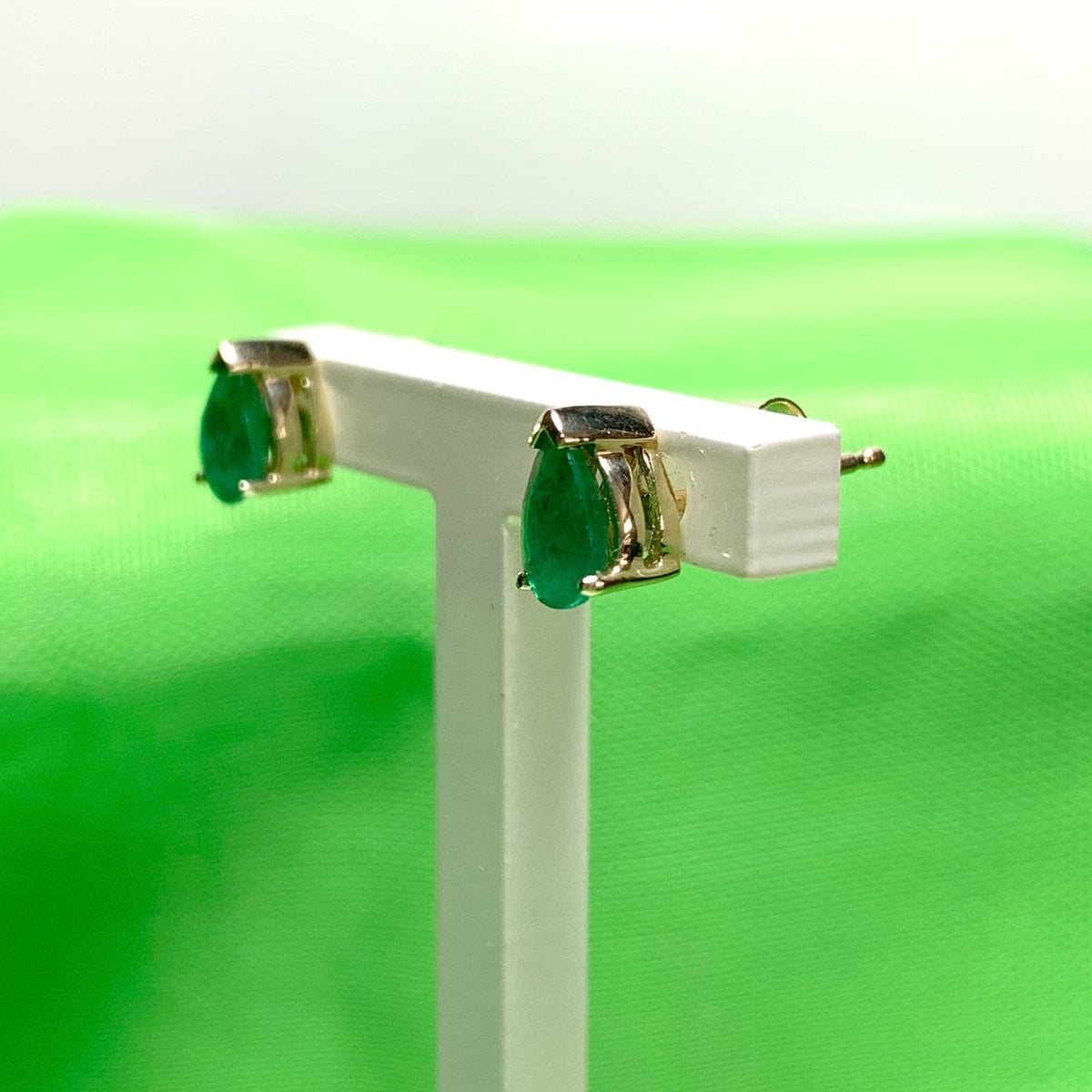 Green Emerald Teardrop Yellow Gold Earrings