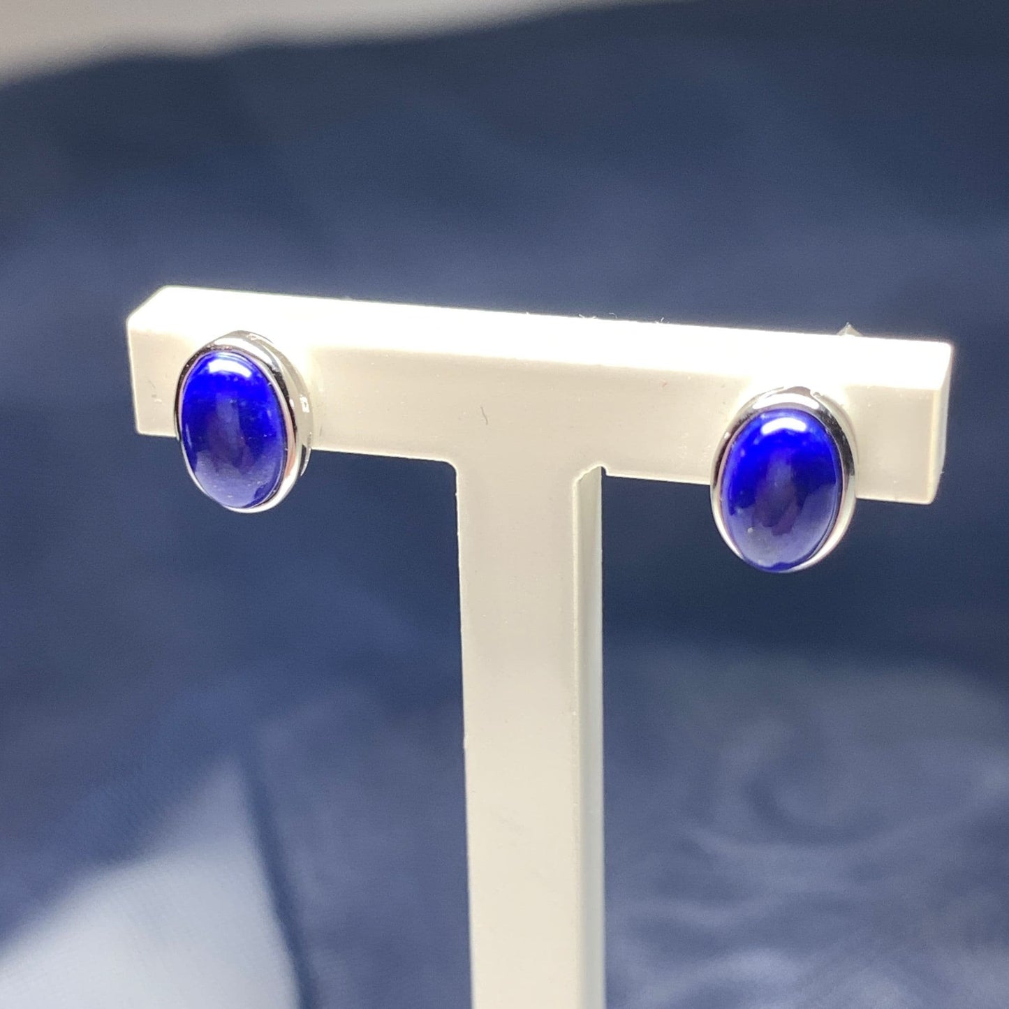 Lapis lazuli white gold oval stud earrings