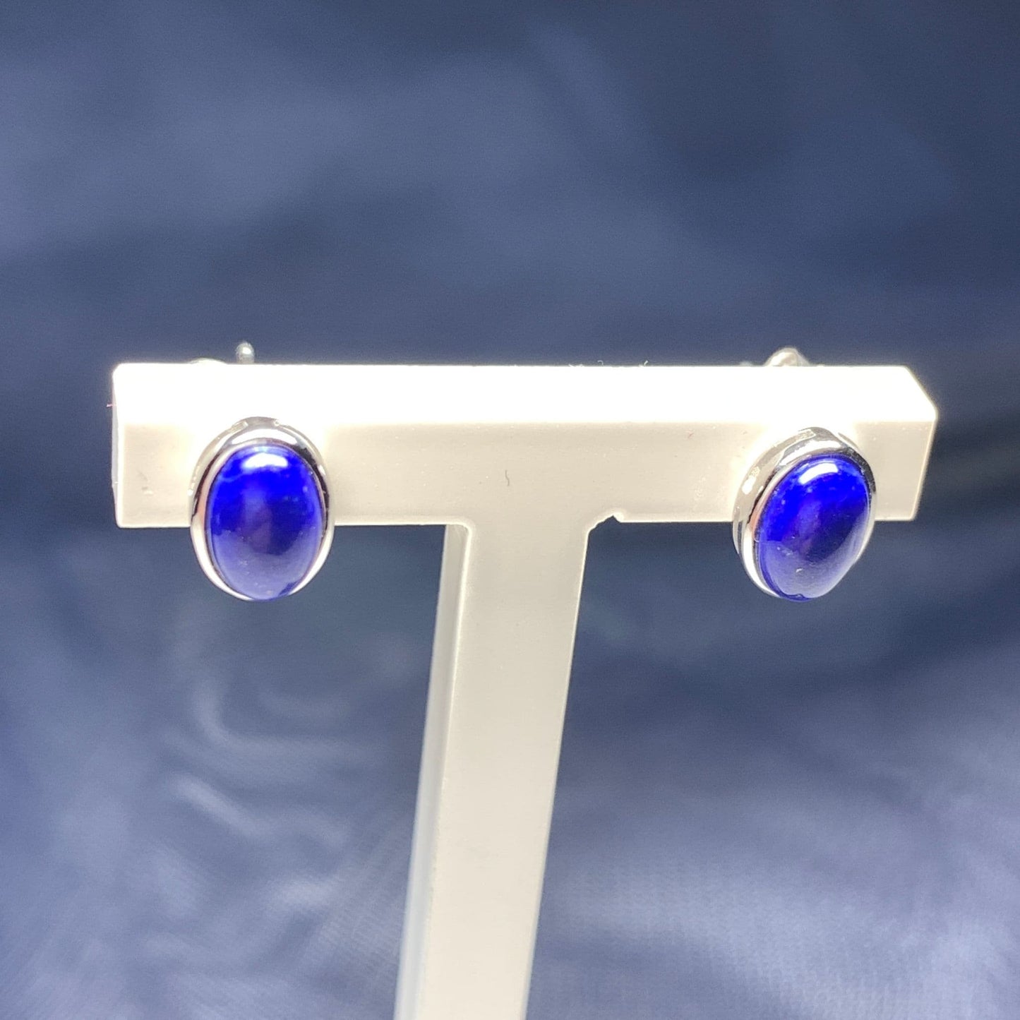 Lapis lazuli white gold oval stud earrings