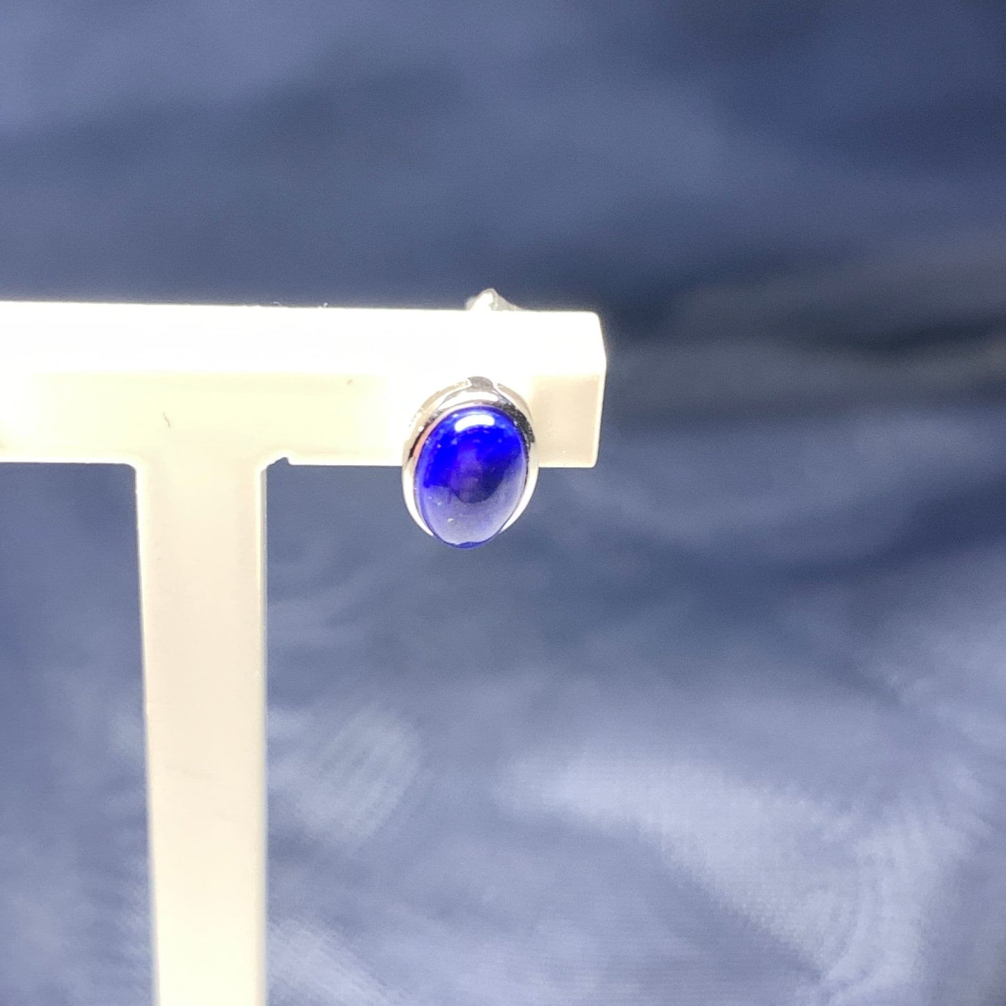 Lapis lazuli white gold oval stud earrings