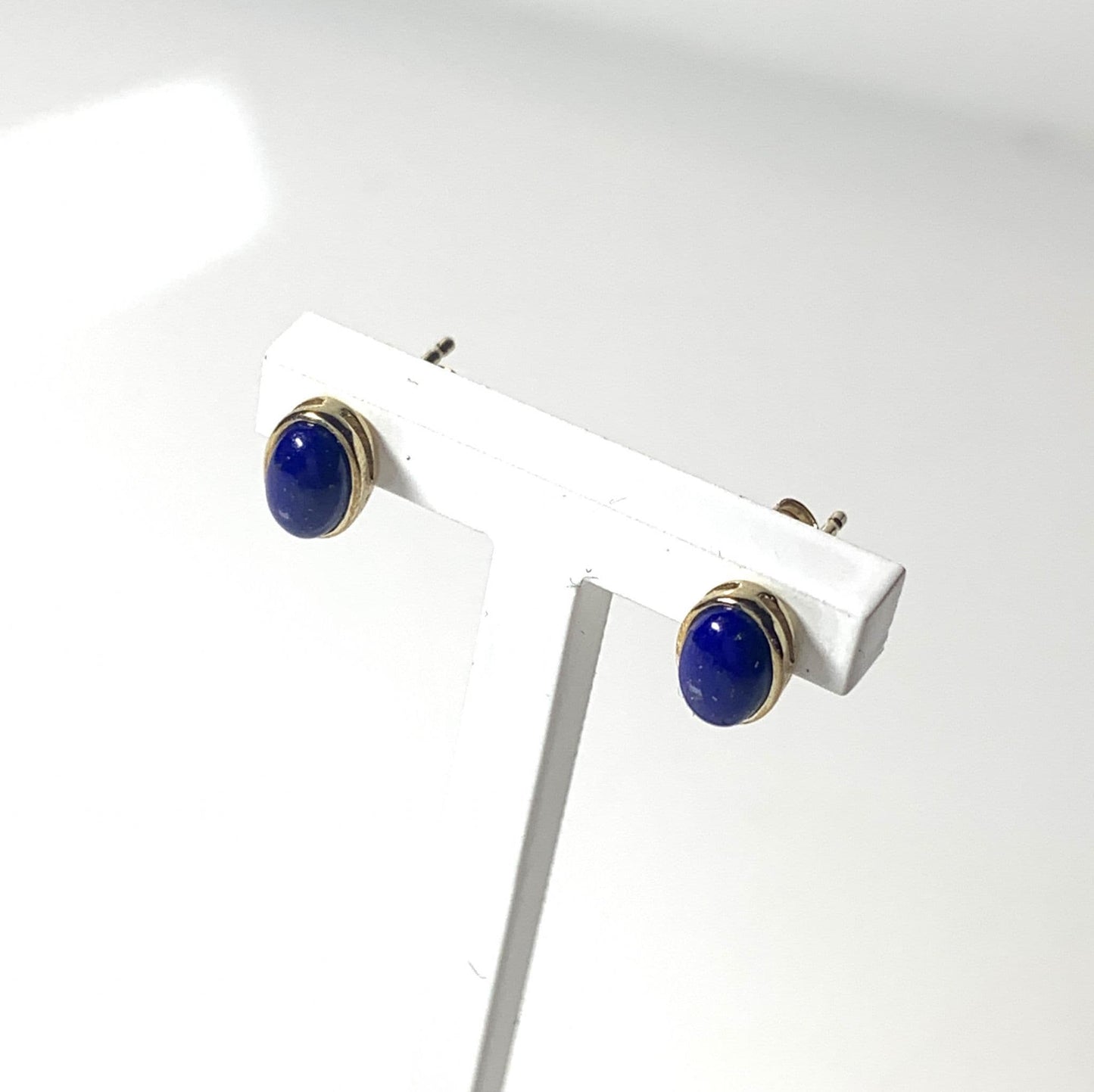 Lapis lazuli yellow gold oval stud earrings
