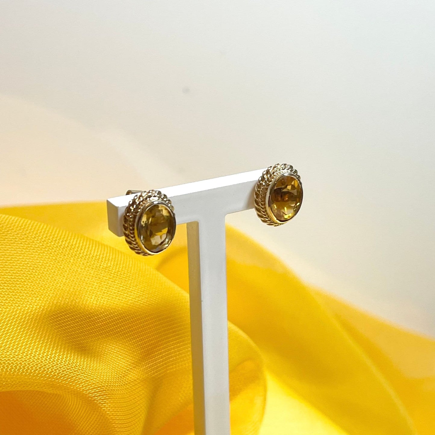 Oval citrine yellow gold stud earrings