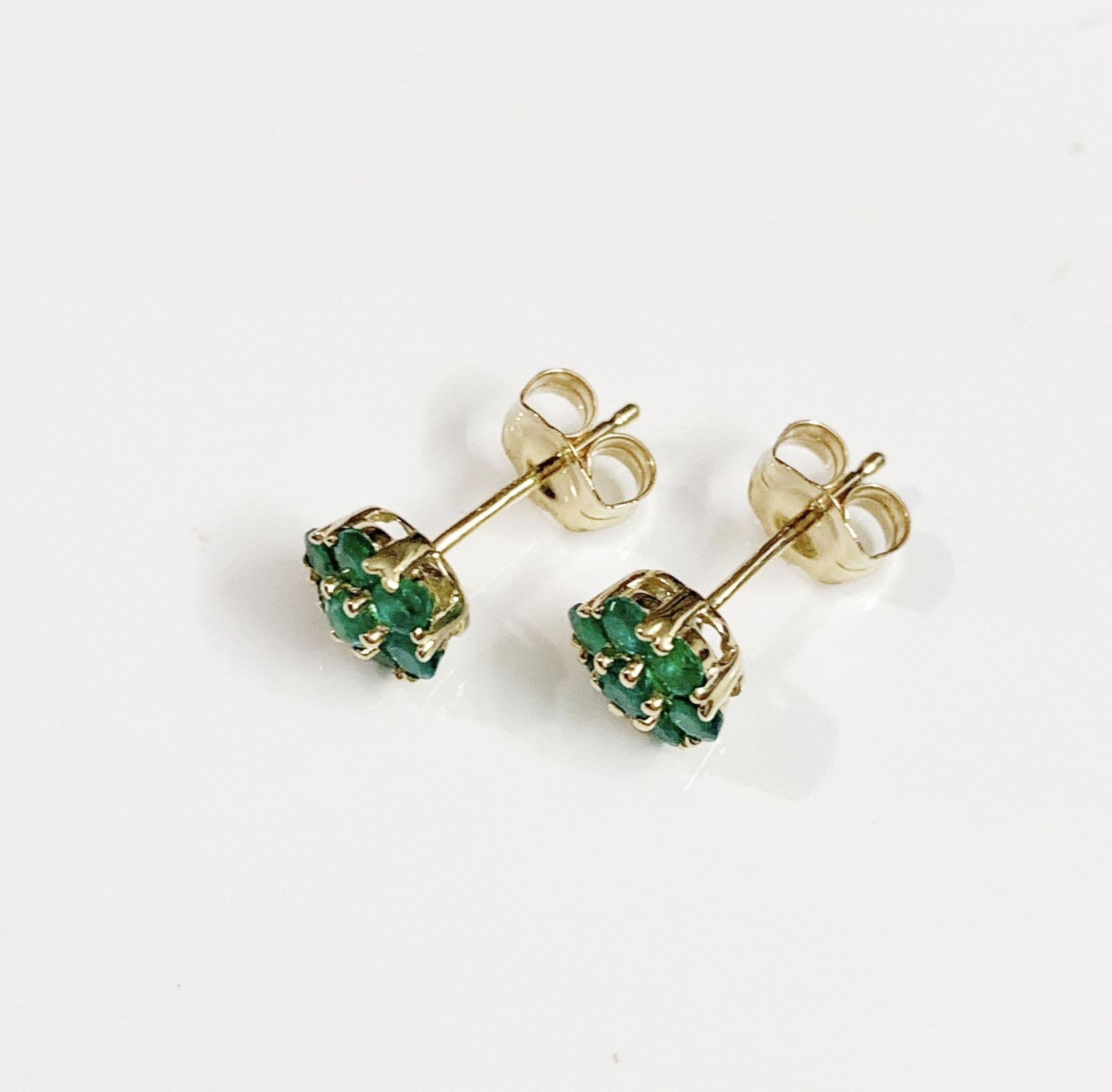 Real green emerald yellow gold round daisy cluster stud earrings