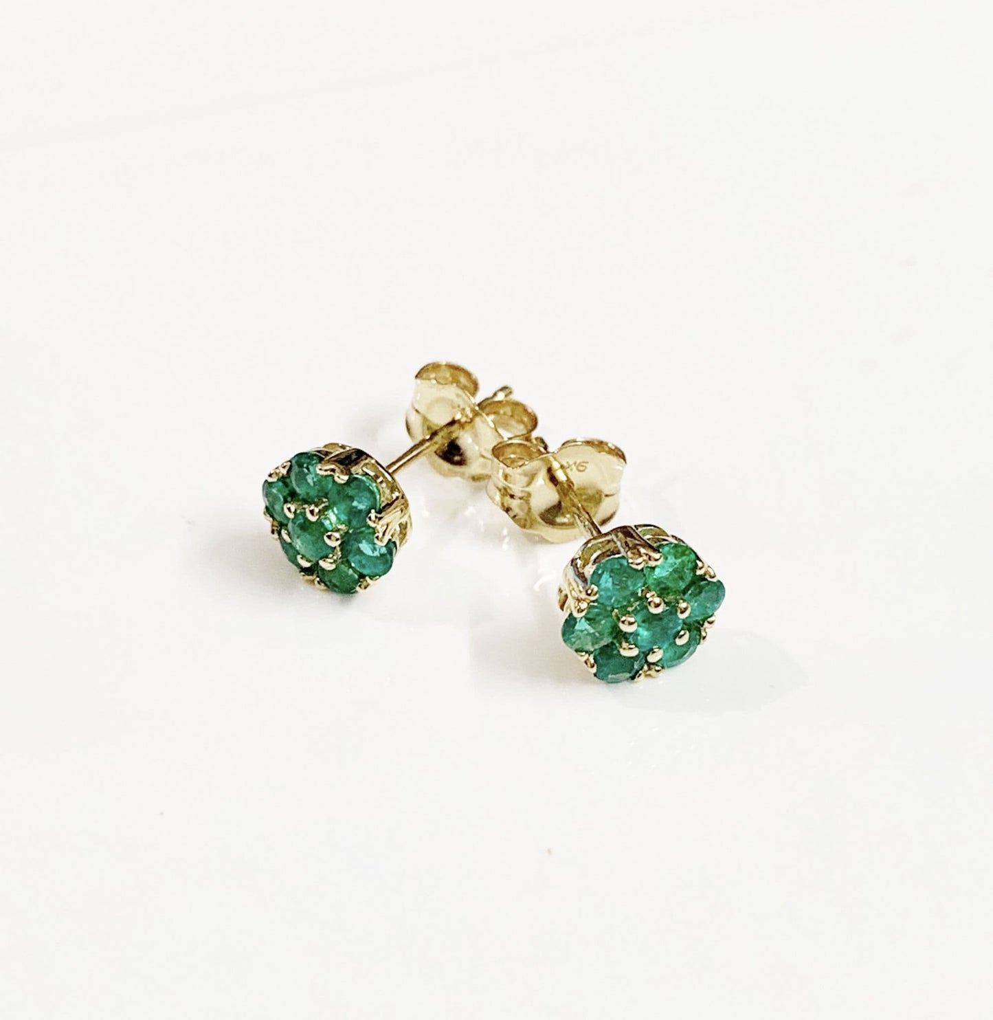 Real green emerald yellow gold round daisy cluster stud earrings