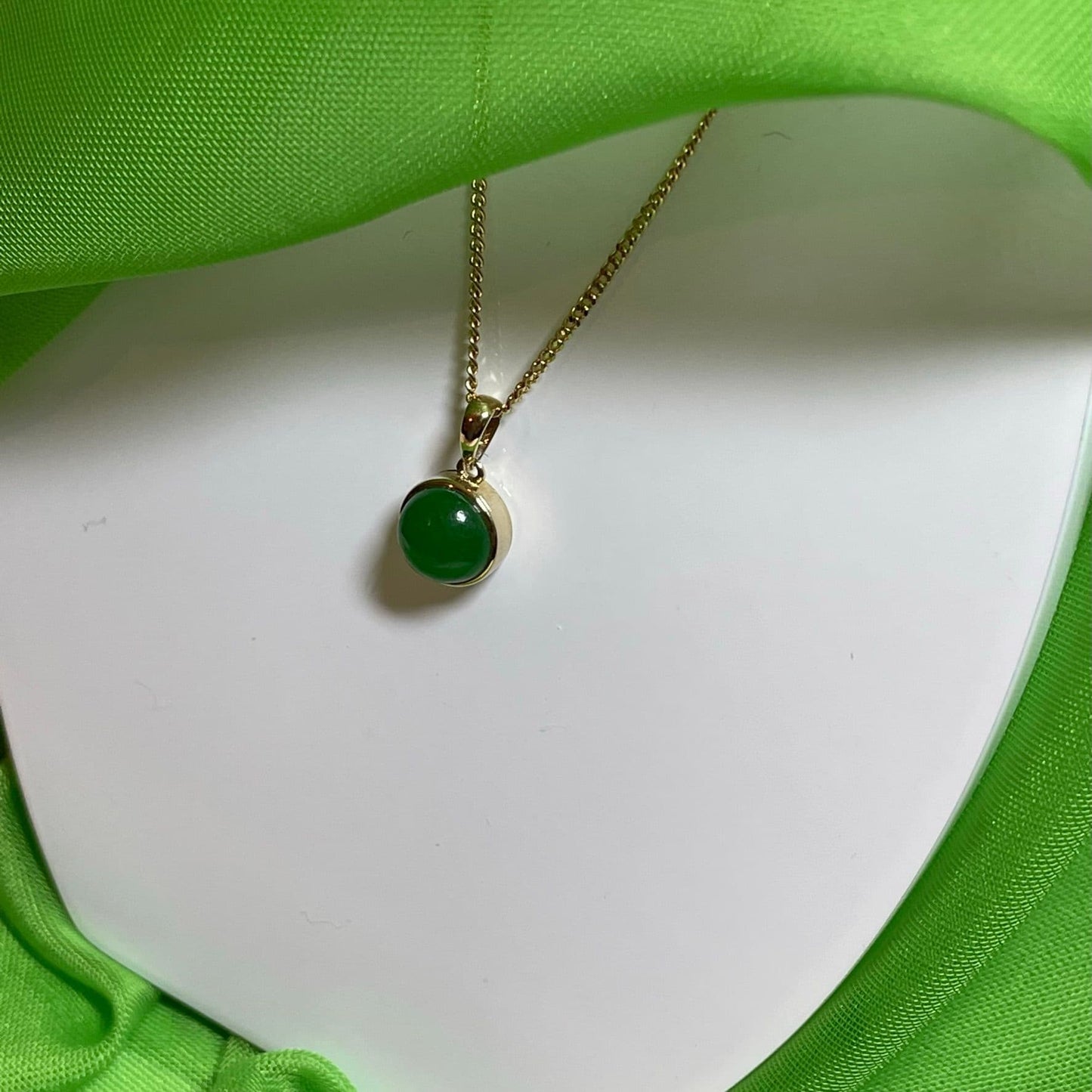 Round Green Jade Yellow Gold Necklace