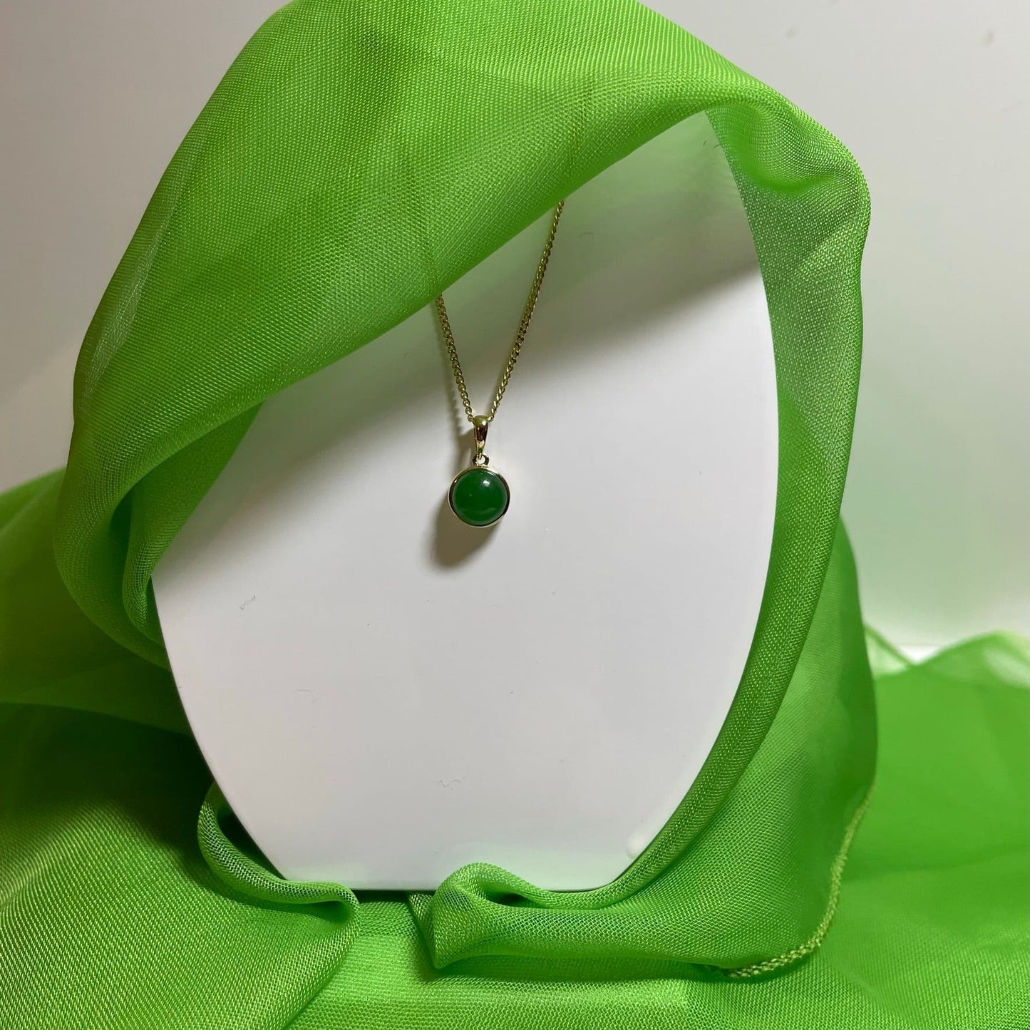 Round Green Jade Yellow Gold Necklace