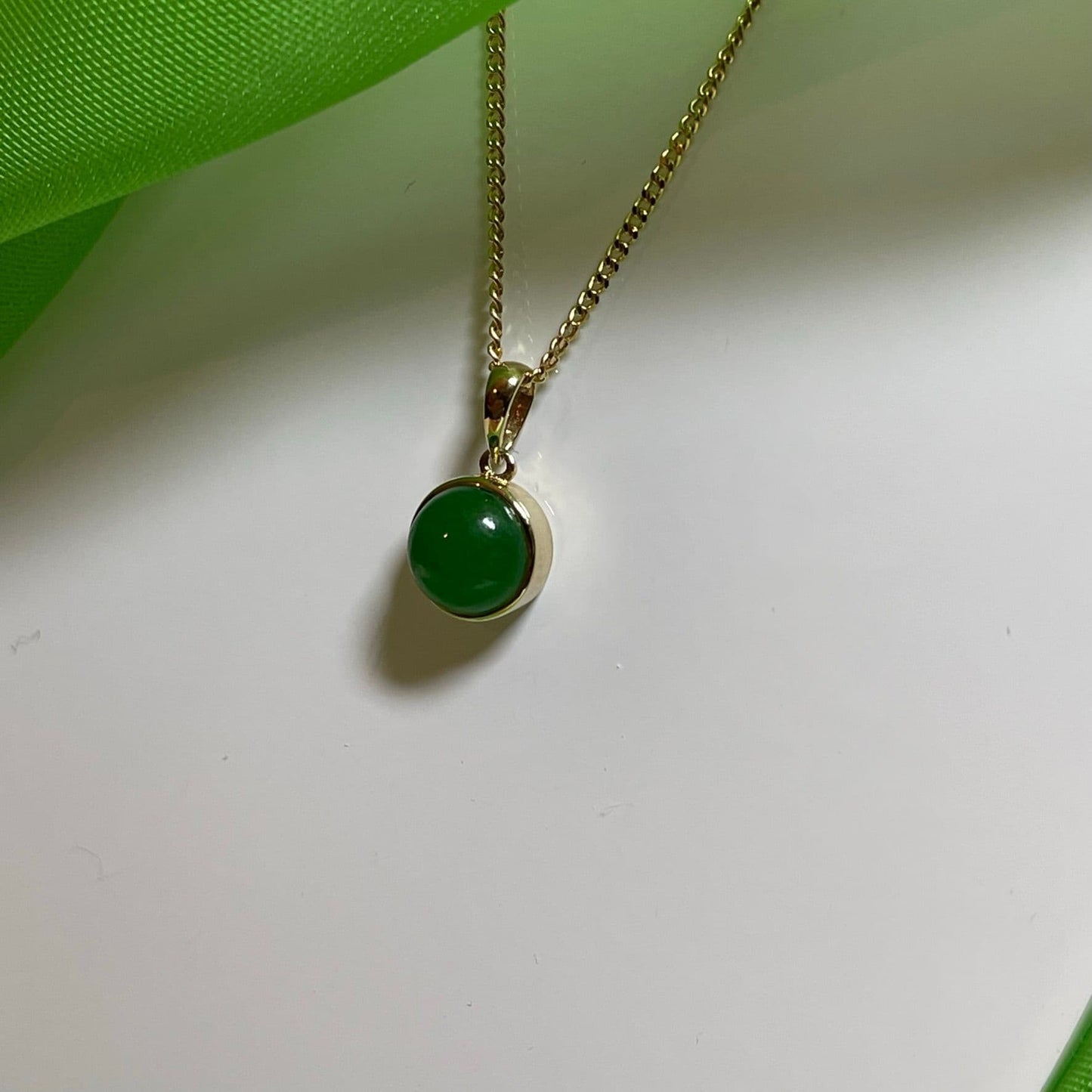 Round Green Jade Yellow Gold Necklace