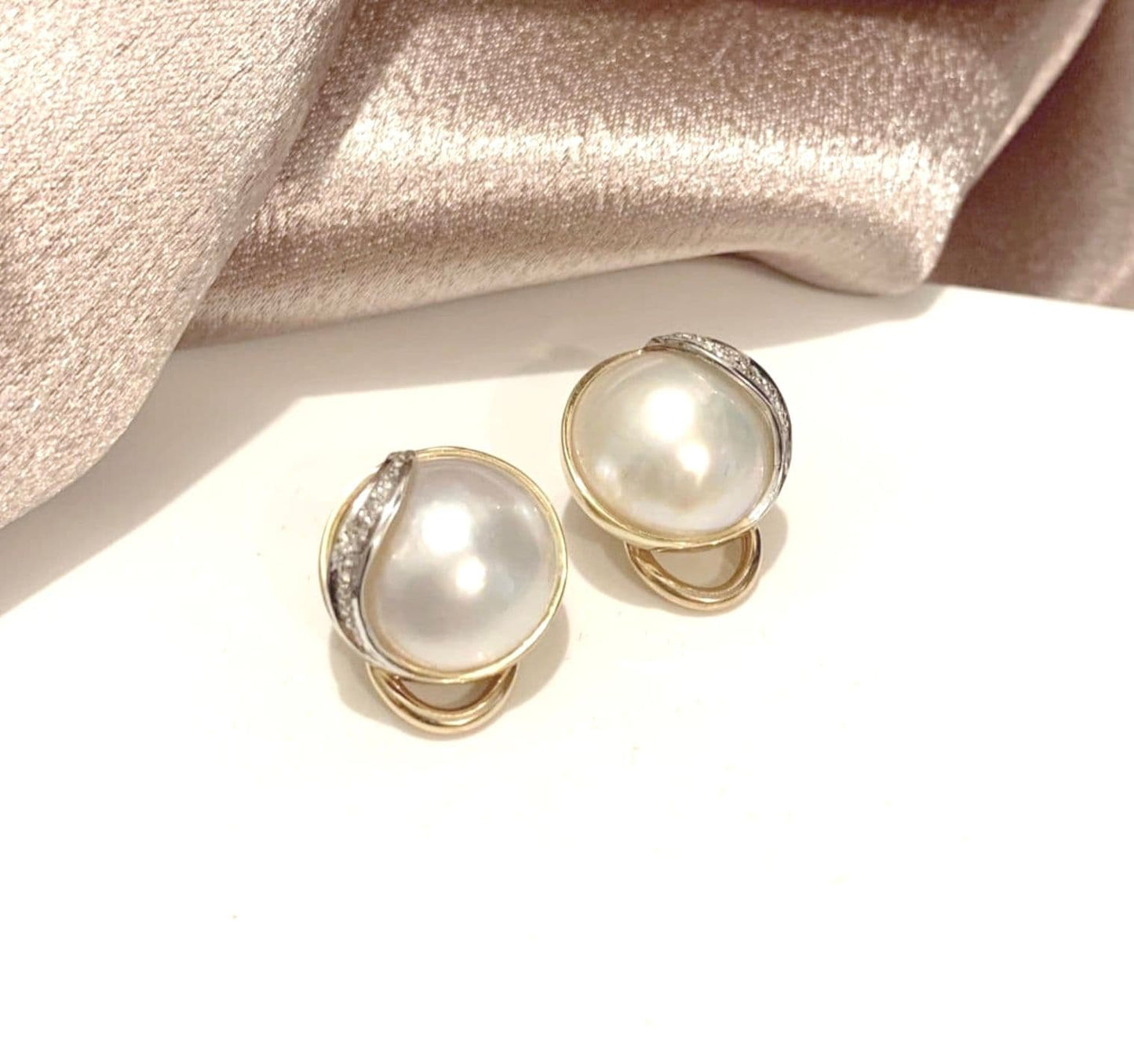 Yellow gold mabe pearl and diamond round clip on stud earrings 14 mm