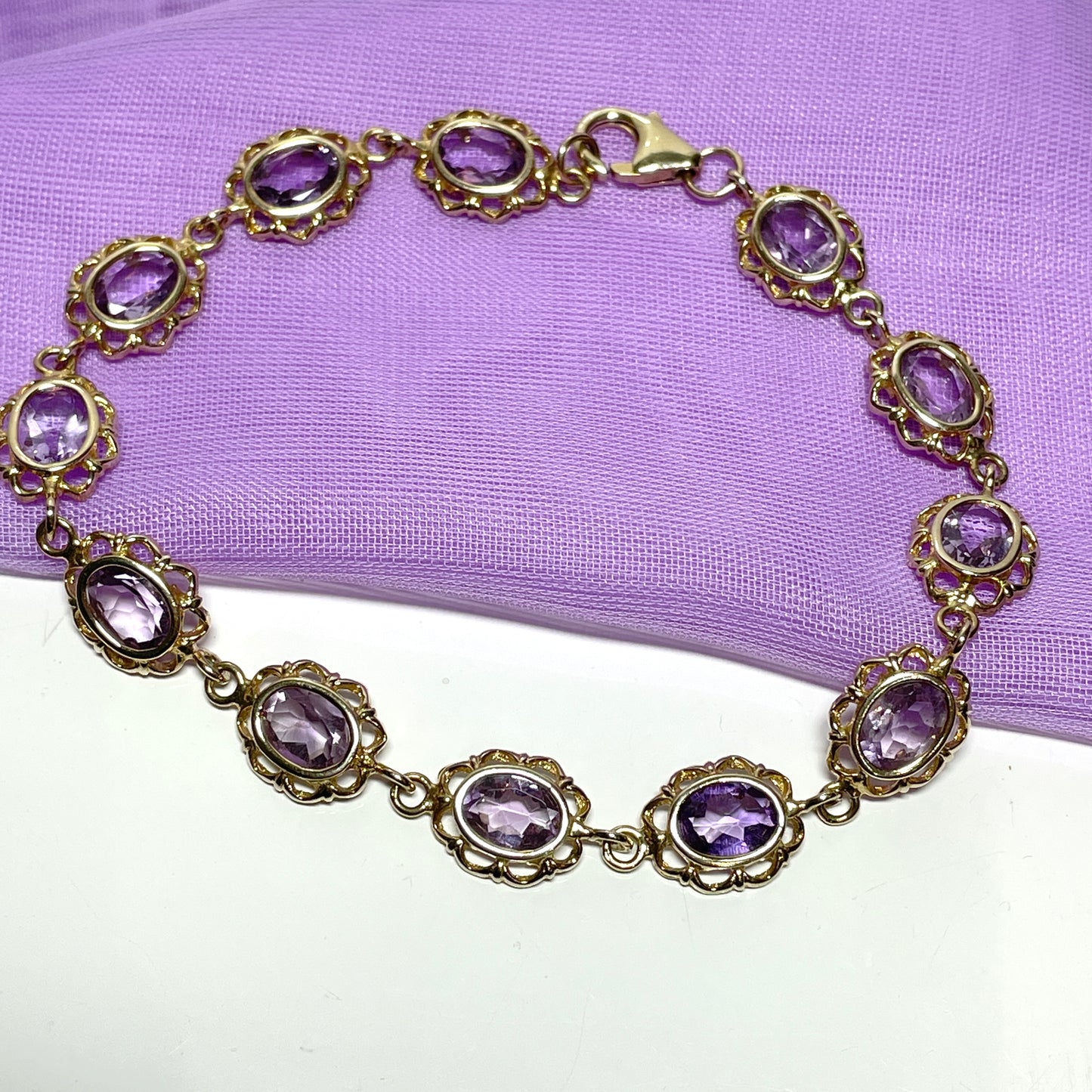 Amethyst yellow gold bracelet