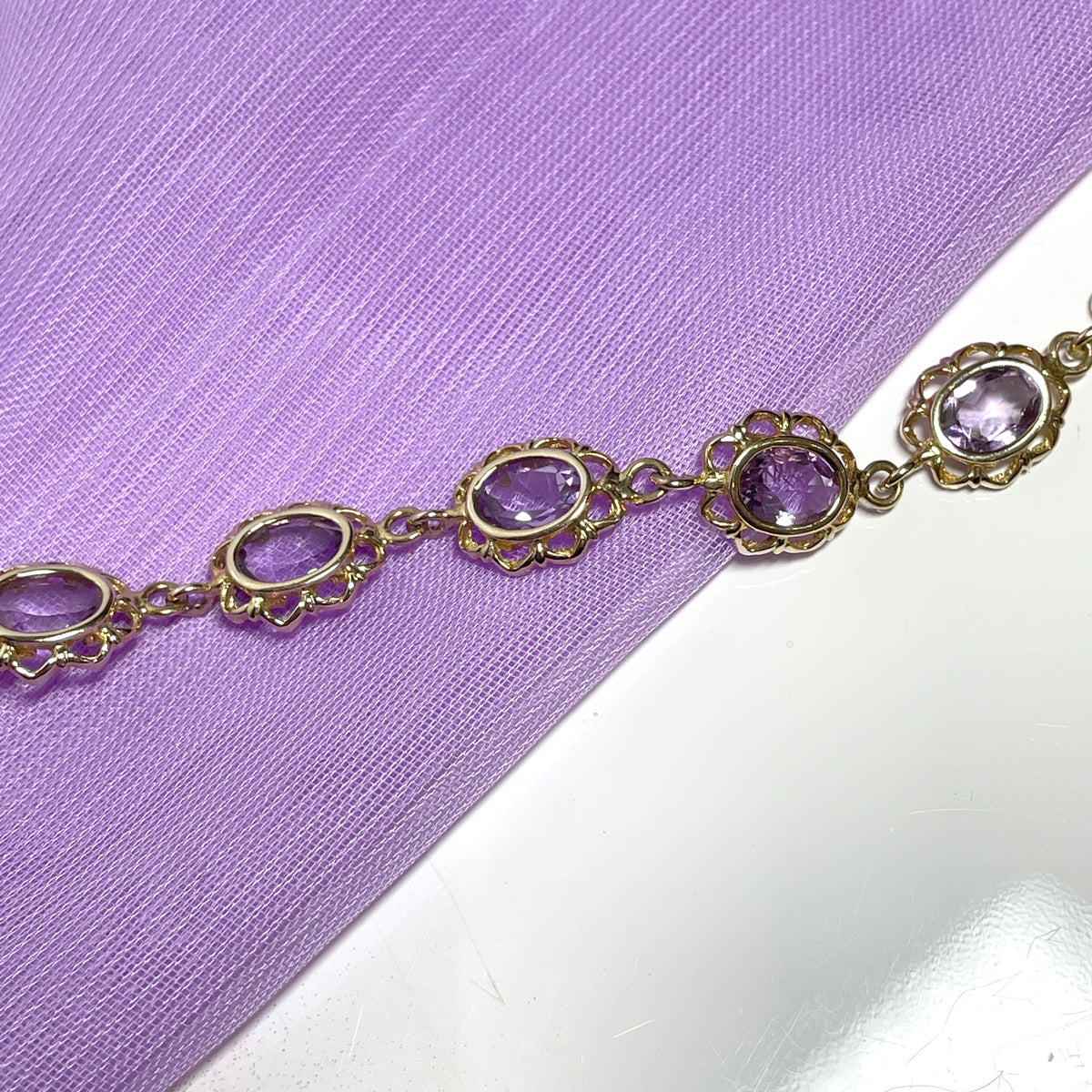 Amethyst yellow gold bracelet