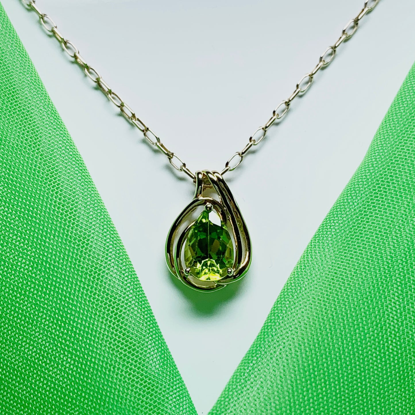 Pear peridot yellow gold fancy necklace