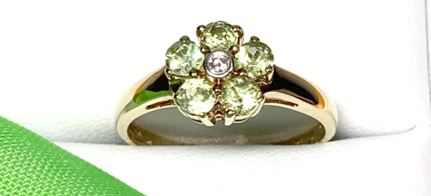 The August Birthstone : Discover the Beauty of Peridot