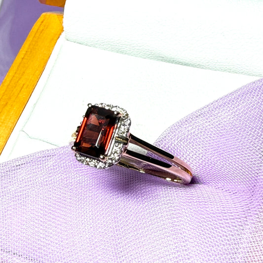 1.25 Carat garnet and diamond yellow gold octagonal cluster ring