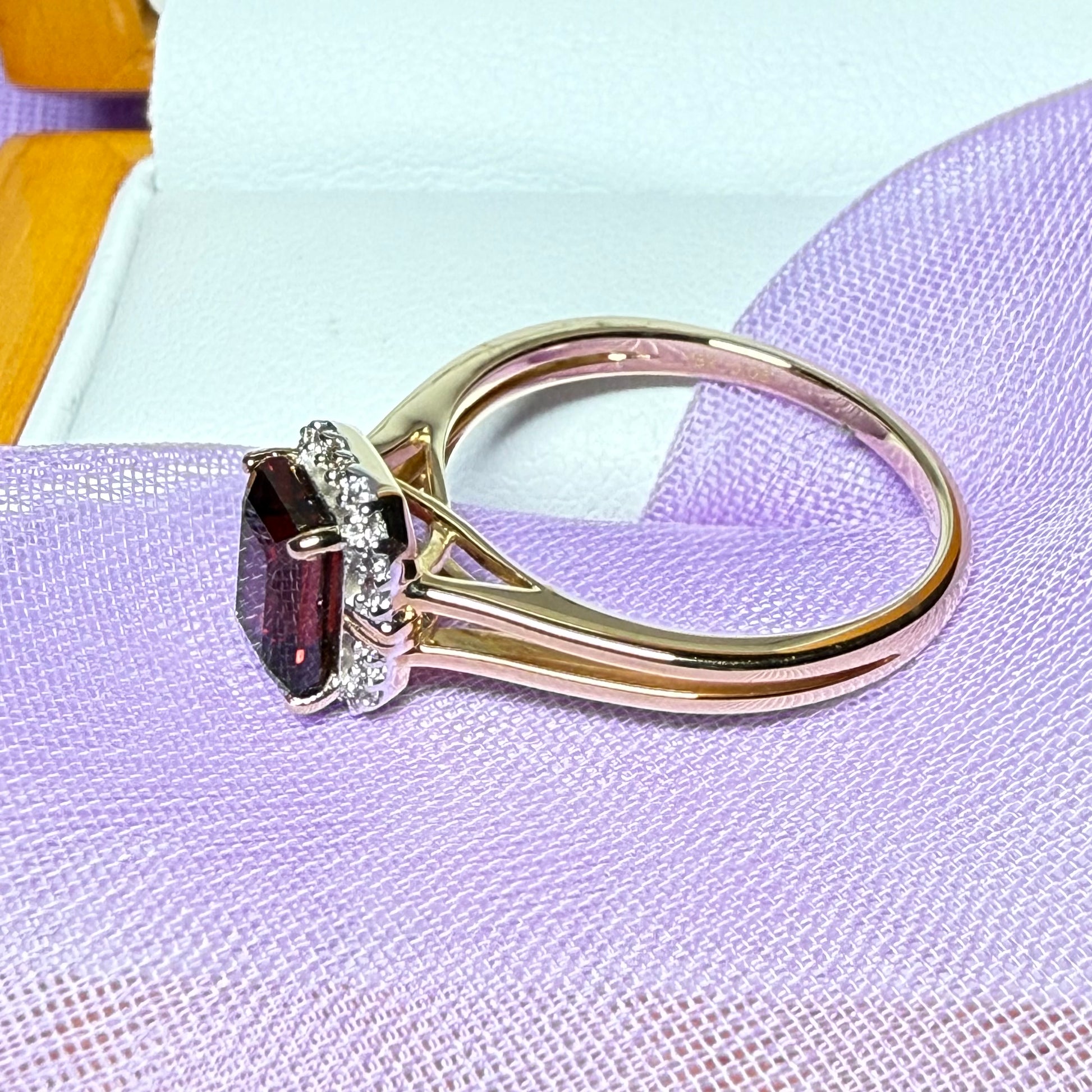 1.25 Carat garnet and diamond yellow gold octagonal cluster ring