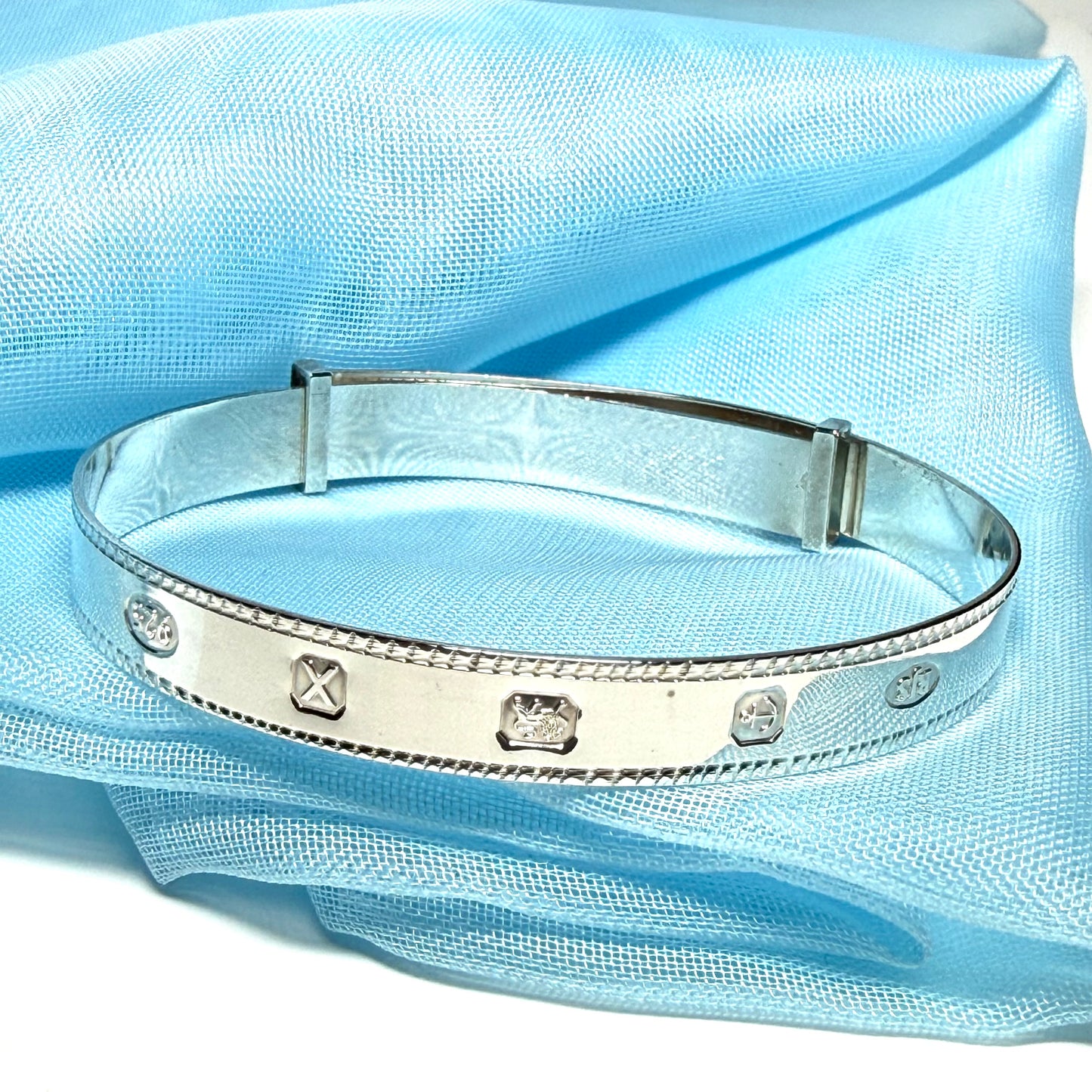 Childs medium expanding bangle sterling silver with a Hallmark feature design diamond cut edge