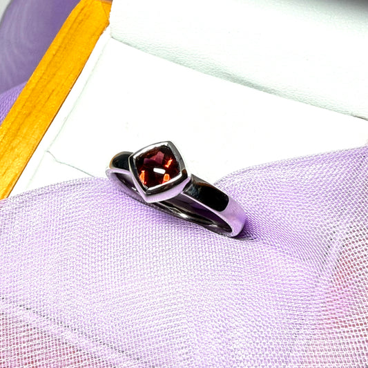 Real garnet ring white gold
