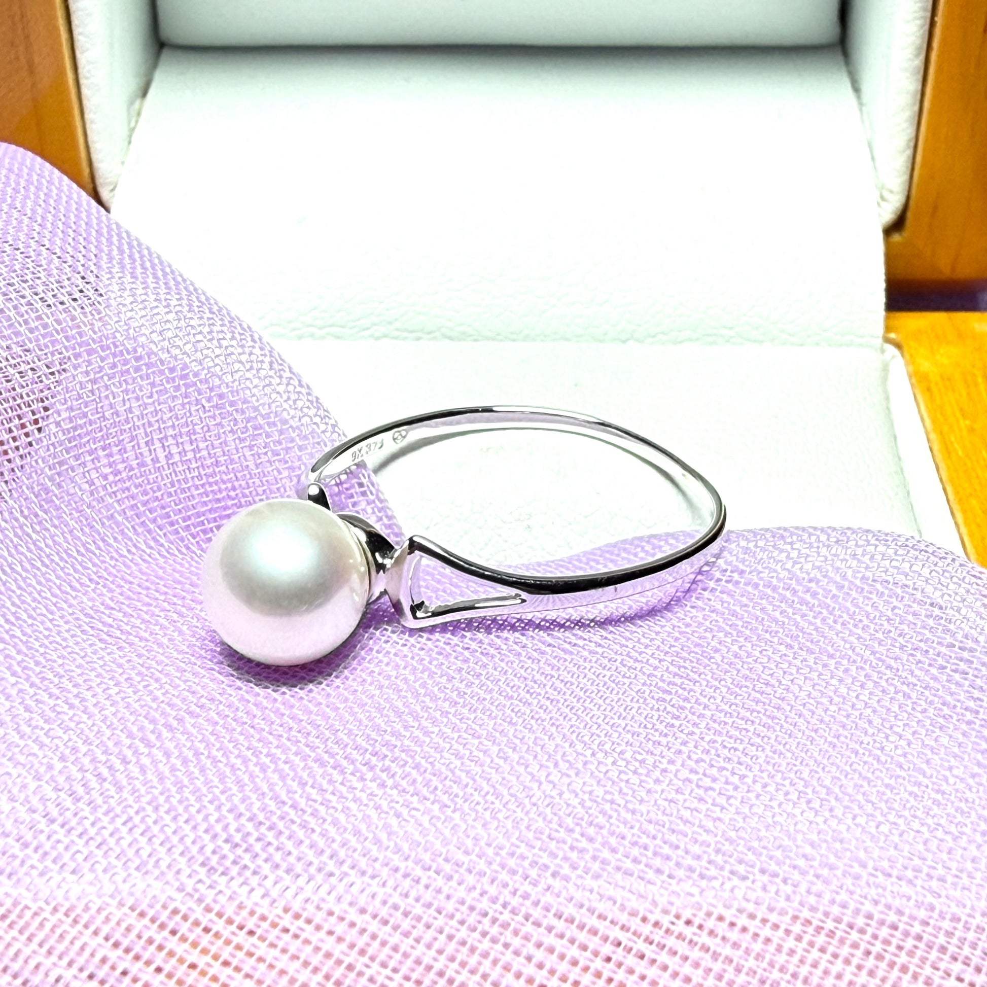 Round real cultured single pearl ring with an open shoulder design white gold