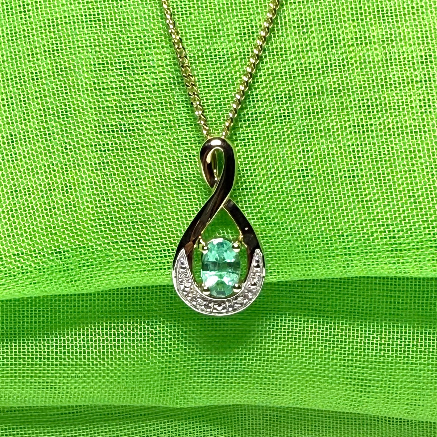 Yellow gold emerald and diamond necklace with chain