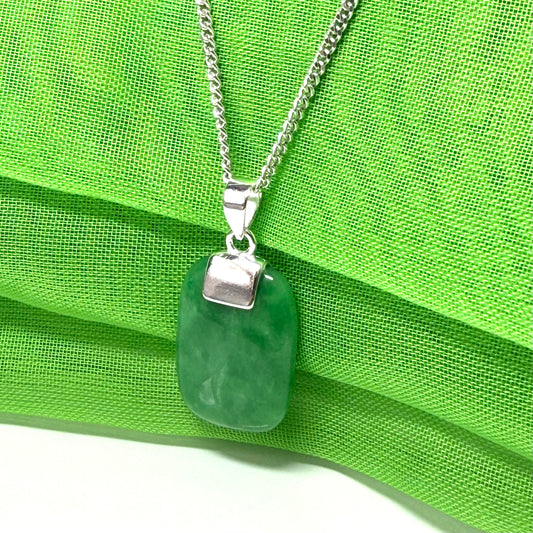 A beautiful cushion shaped silver real green jade necklace pendant