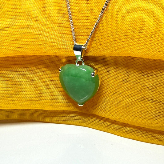 A gorgeous real green jade necklace heart shaped sterling silver, exquisitely designed pendant with chain