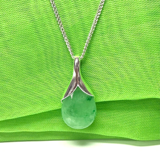 A beautiful real green jade necklace teardrop pendant pear shape solid curb chain included, timeless design