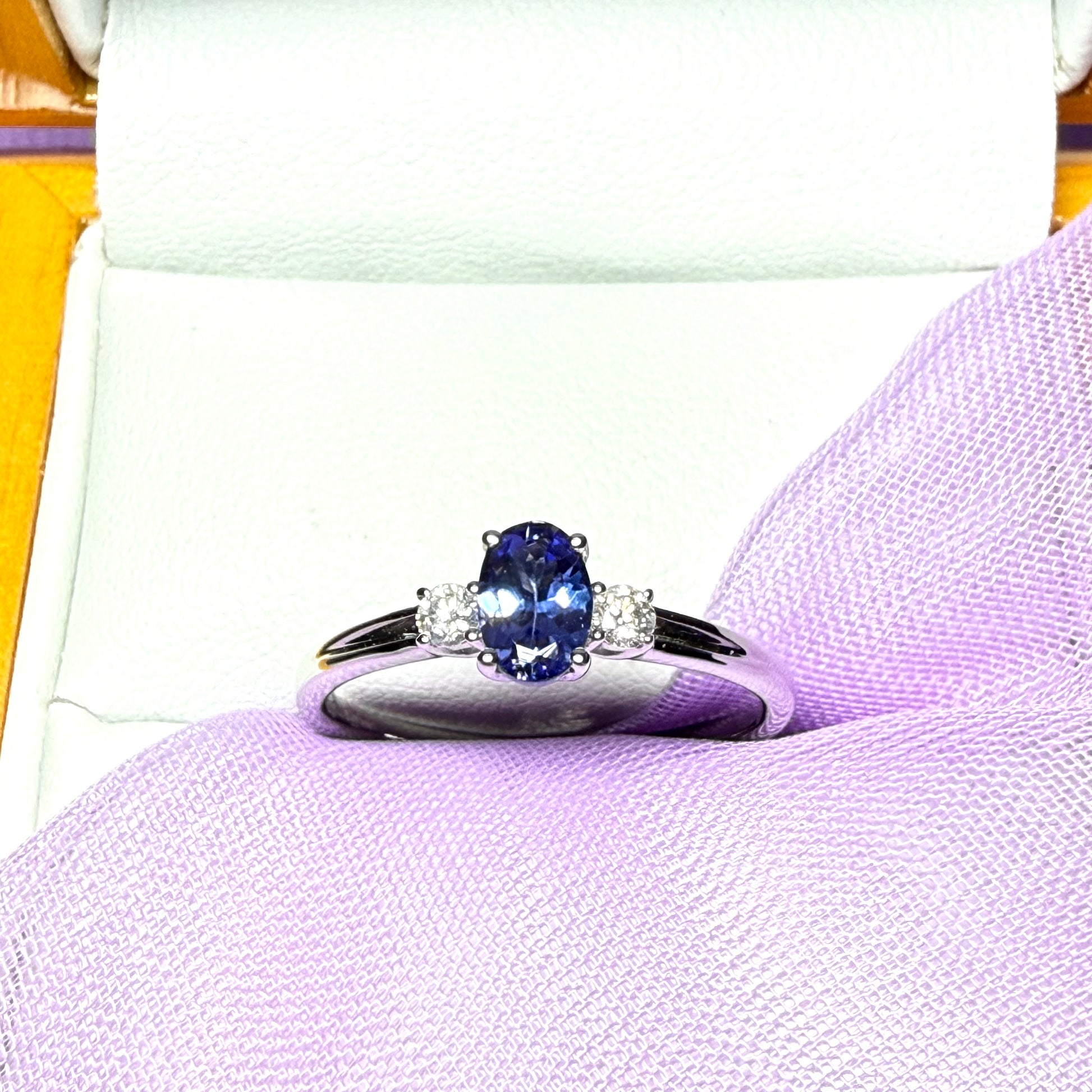 Real tanzanite and diamond white gold oval ring