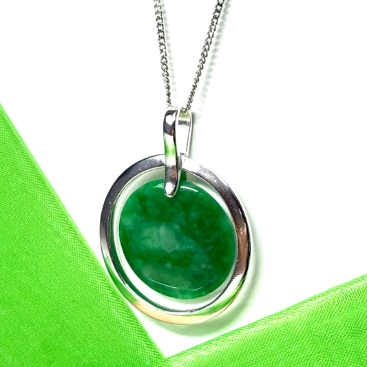 A beautiful & stunning large necklace sterling silver round shaped green real jade halo style pendant, simply gorgeous