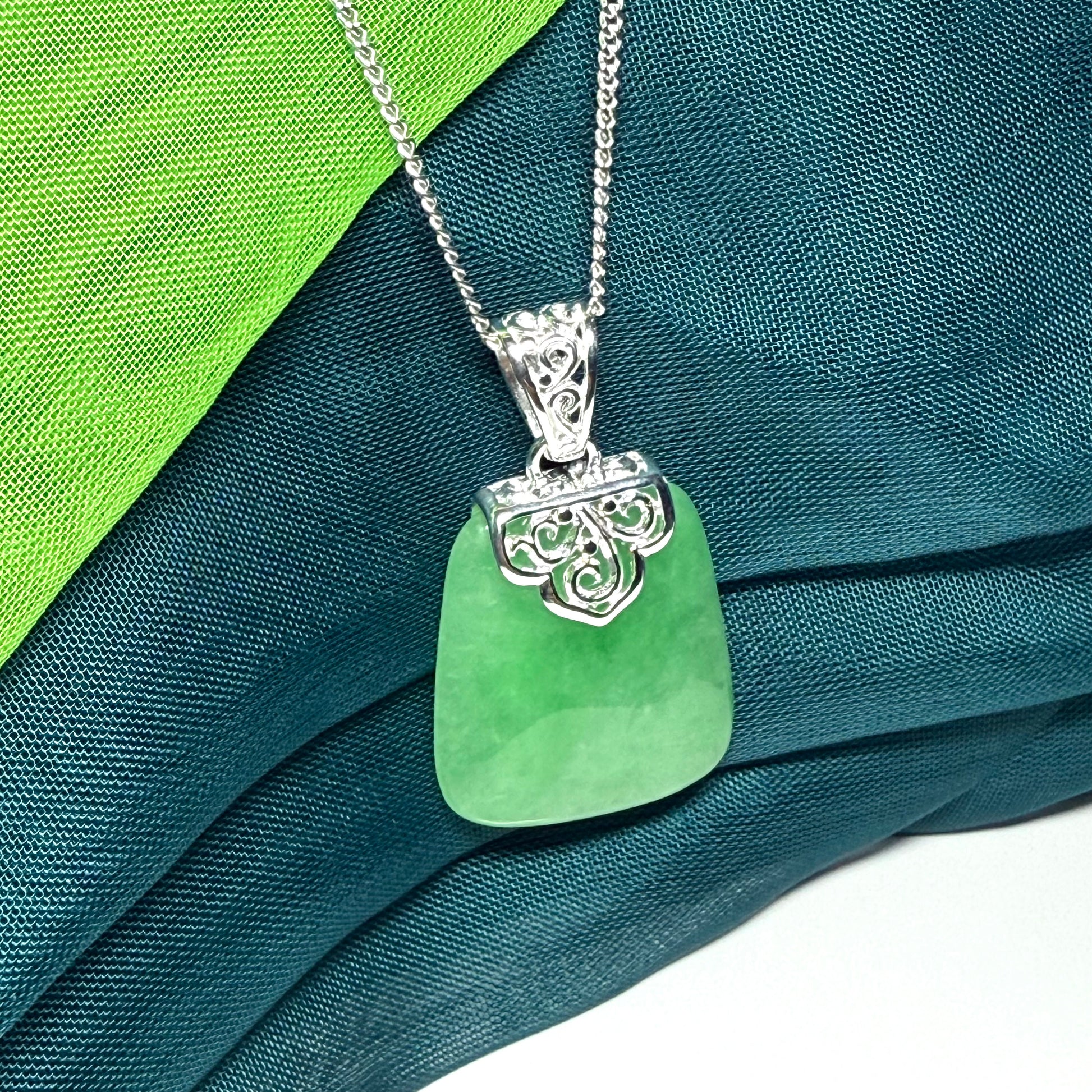 Beautiful & stunning real green jade necklace large cushion shaped, truly gorgeous