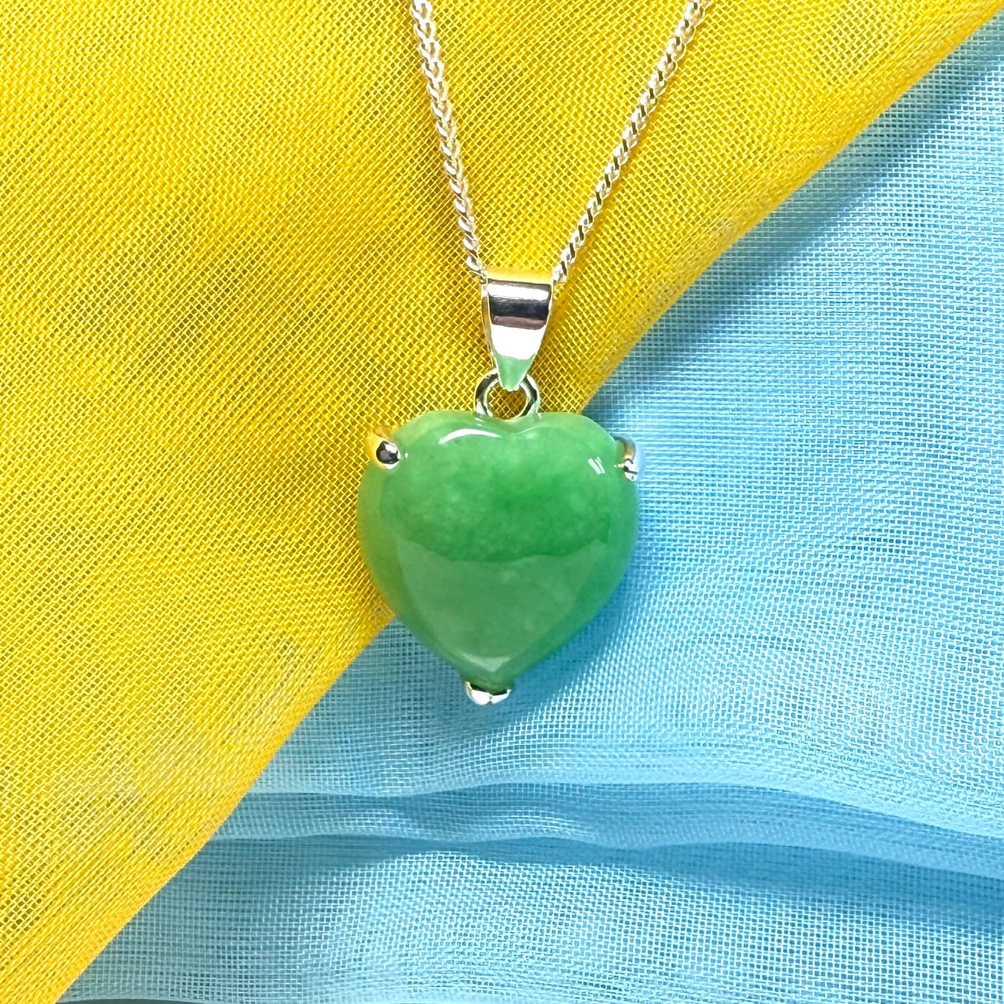 A gorgeous real green jade necklace heart shaped sterling silver, exquisitely designed pendant with chain