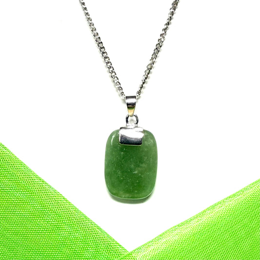 A gorgeous real green jade stone necklace sterling silver cushion shaped stunning and distinctive pendant