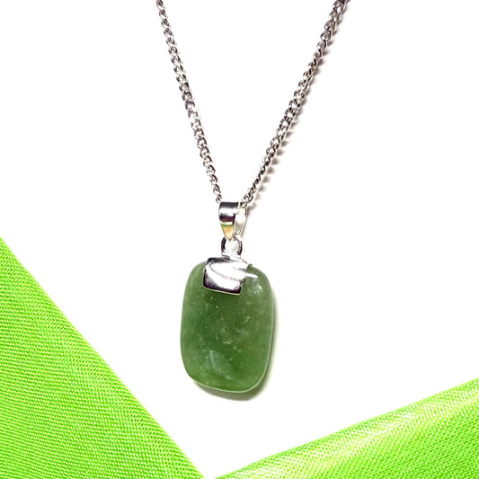A gorgeous real green jade stone necklace sterling silver cushion shaped stunning and distinctive pendant