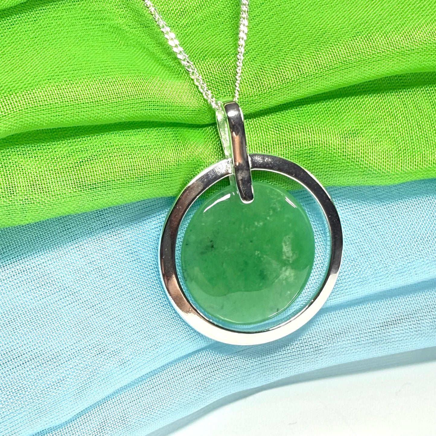 A large gorgeous sterling silver green real jade necklace halo style round pendant with chain