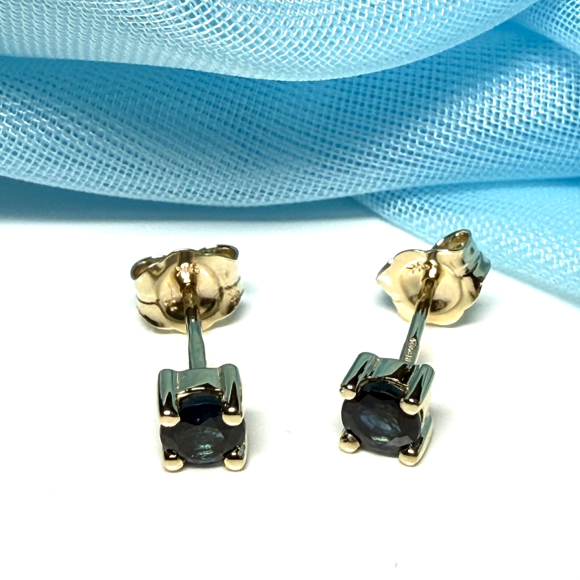 Real blue sapphire earrings round yellow gold stud claw set, simply beautiful sapphires