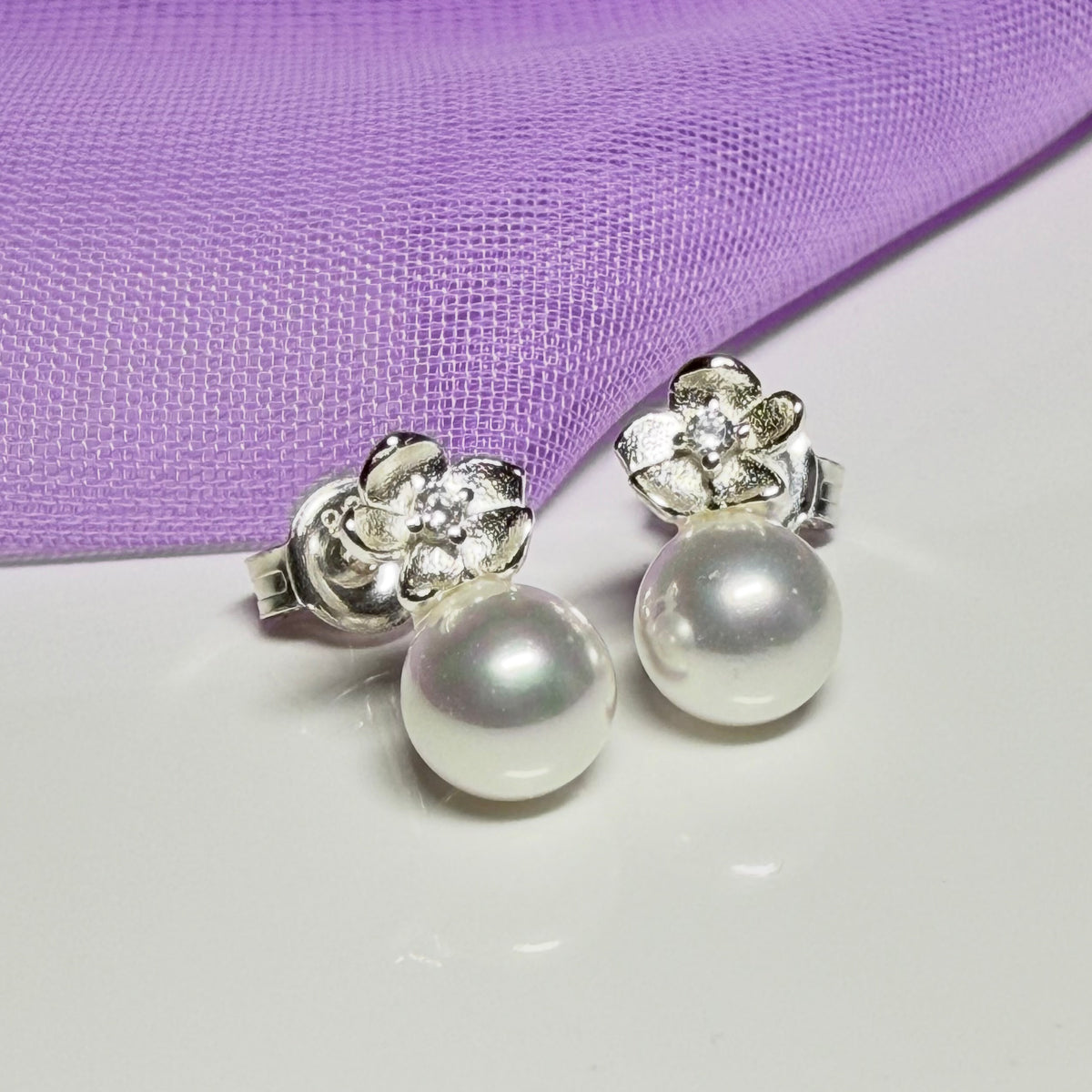 A pair of real freshwater pearl sterling silver round shaped flower stud earrings