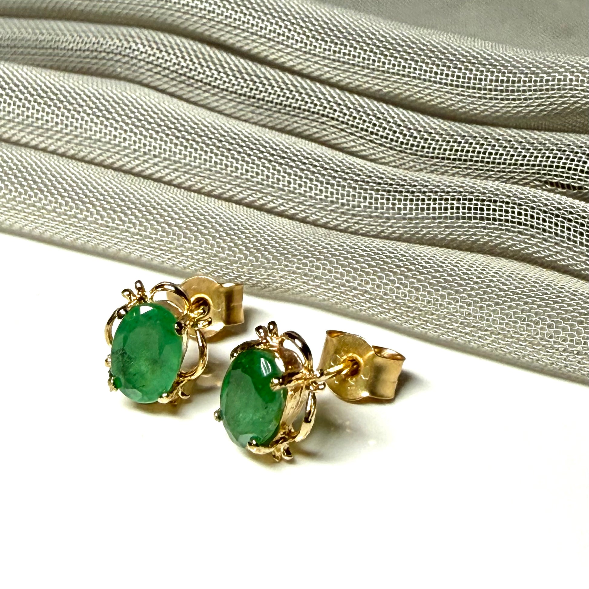 Green emerald yellow gold oval stud earrings