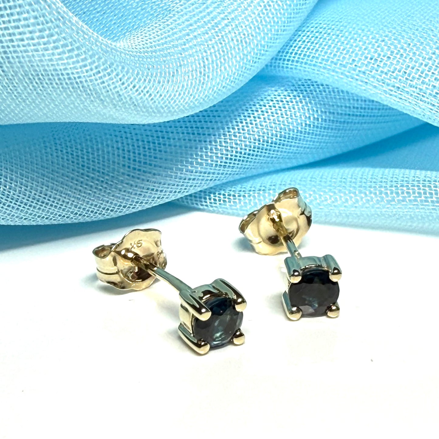 Real blue sapphire earrings round yellow gold stud claw set, simply beautiful sapphires