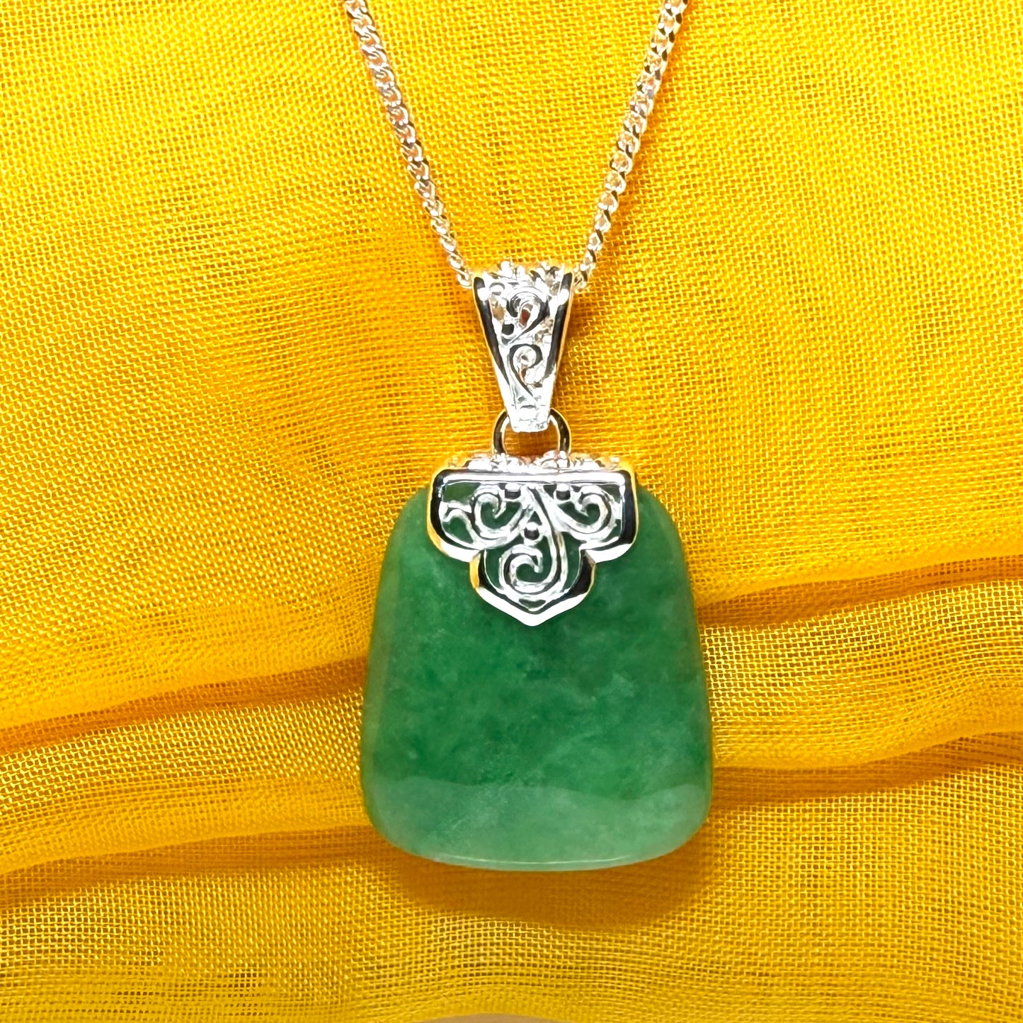 A real green jade necklace large shaped with a patterned top pendant with chain, simply stunning