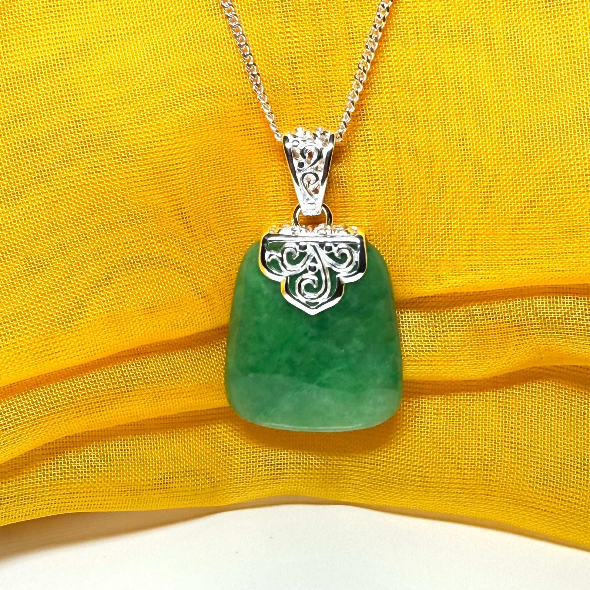 A real green jade necklace large shaped with a patterned top pendant with chain, simply stunning